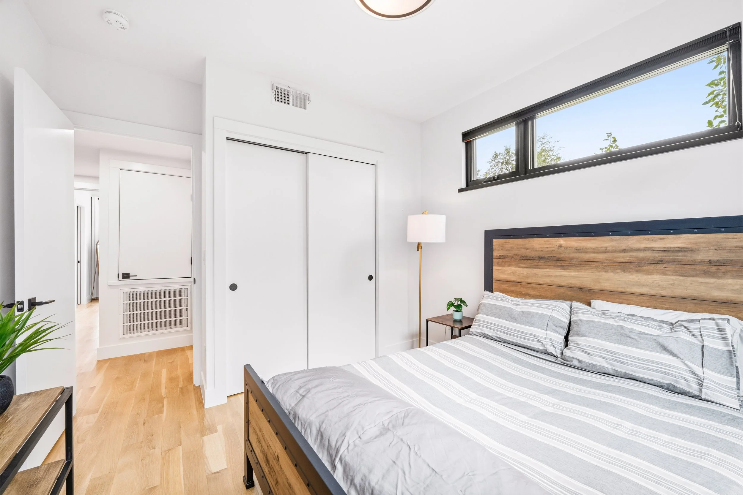 Full Bed w/ closet