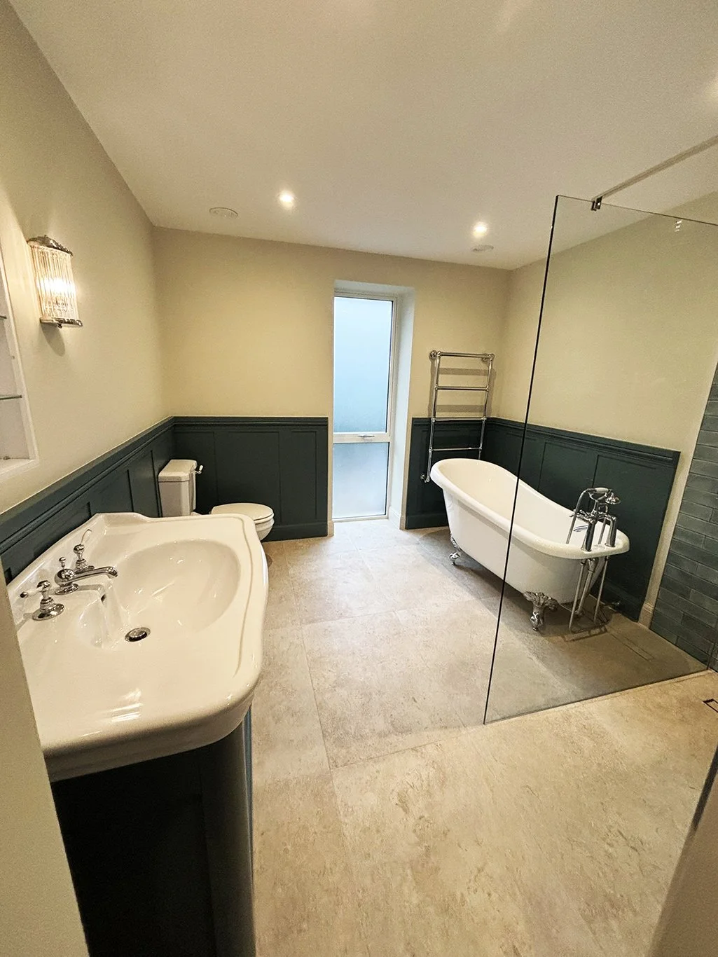 Minden Drive Bathroom 1.jpg