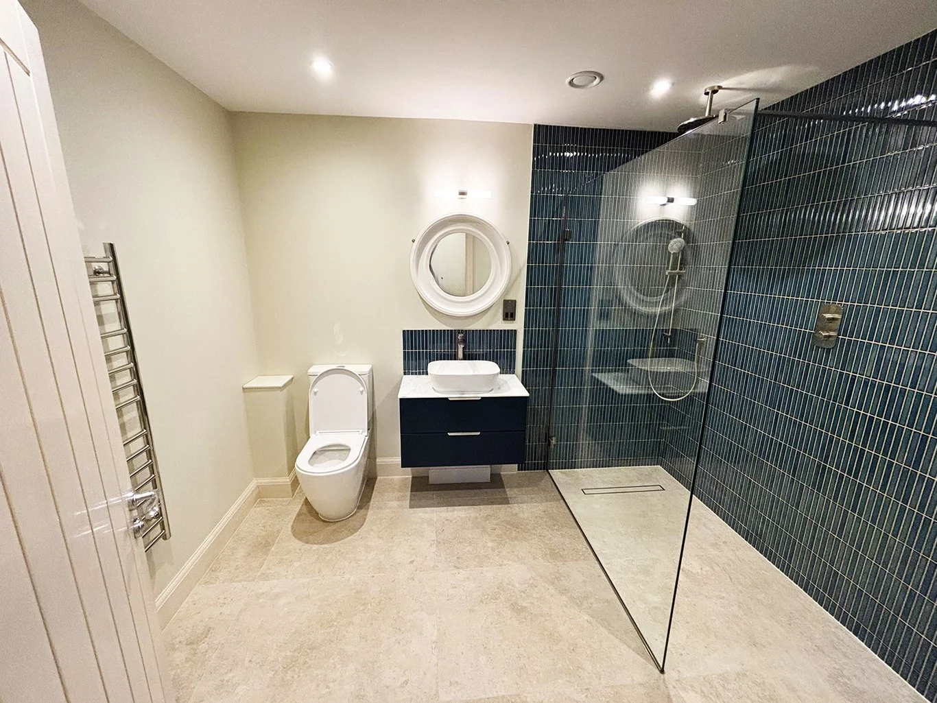 Minden Drive Bathroom 2.jpg