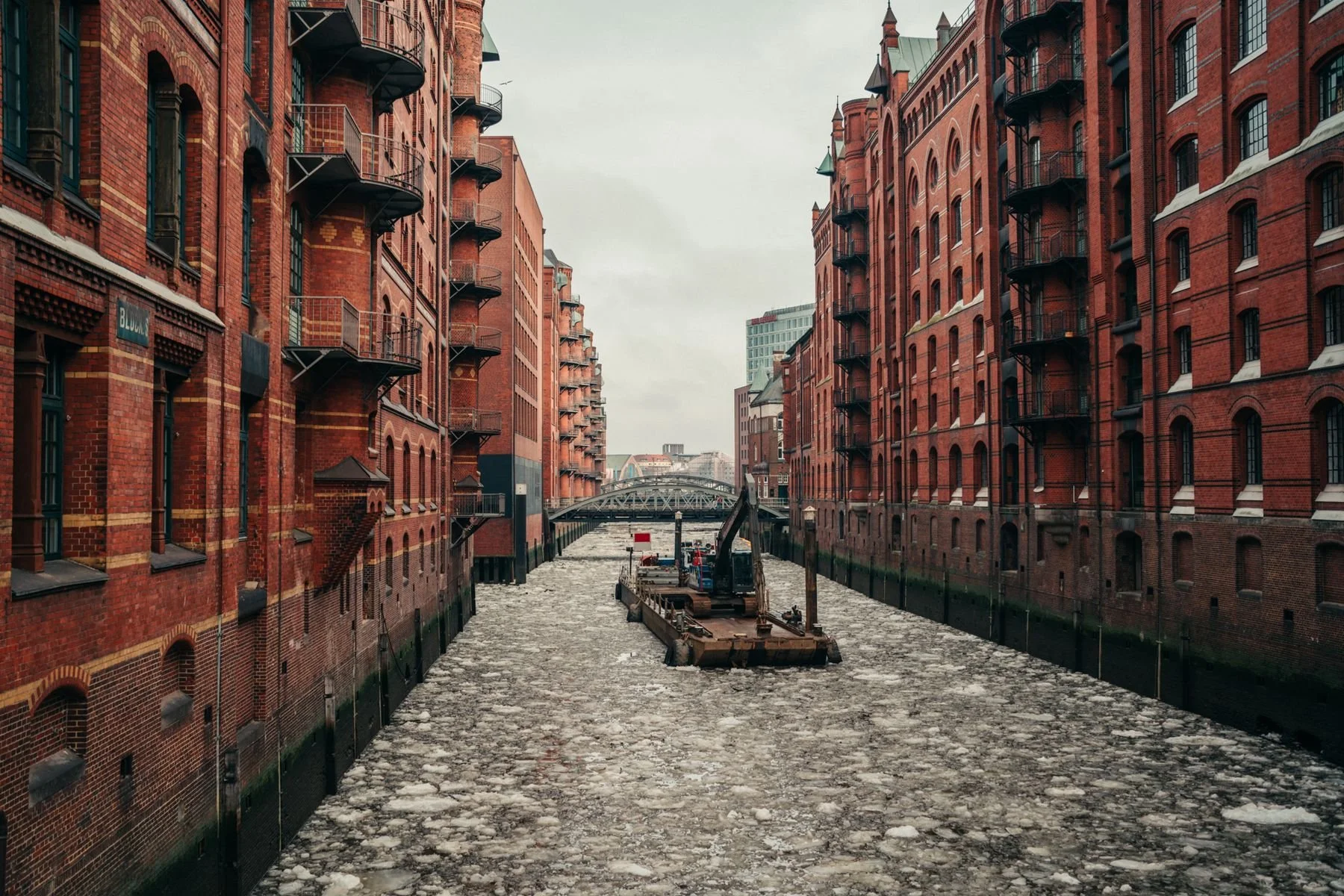 27-brick-canal.jpg