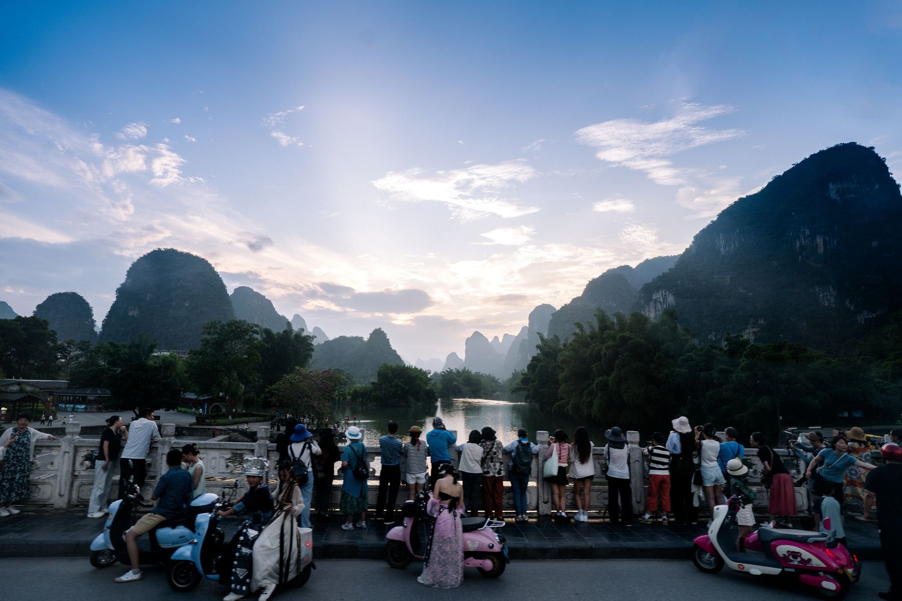 05-sunset-crowd.jpg