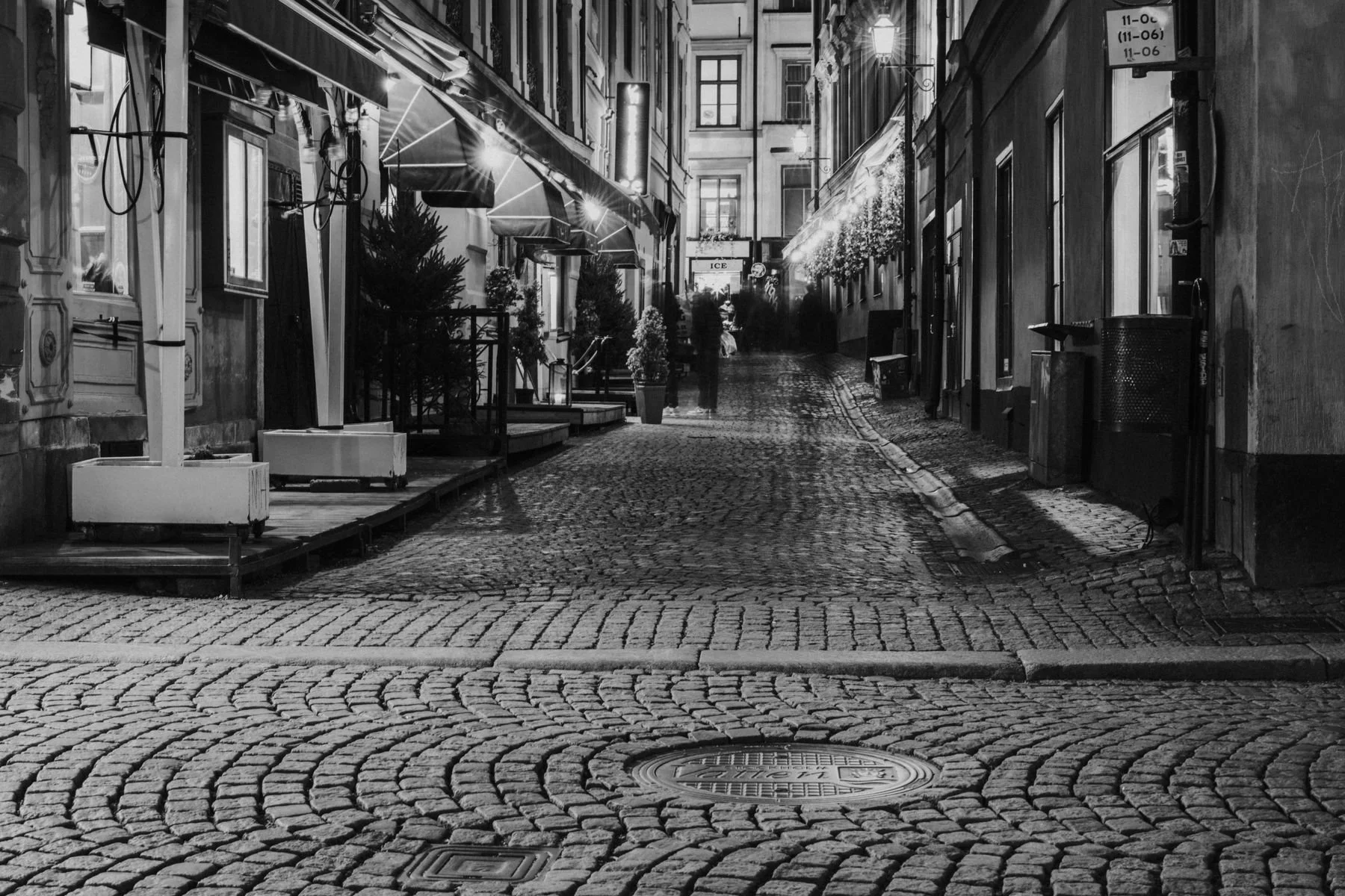 31-cobbles-monochrome.jpg