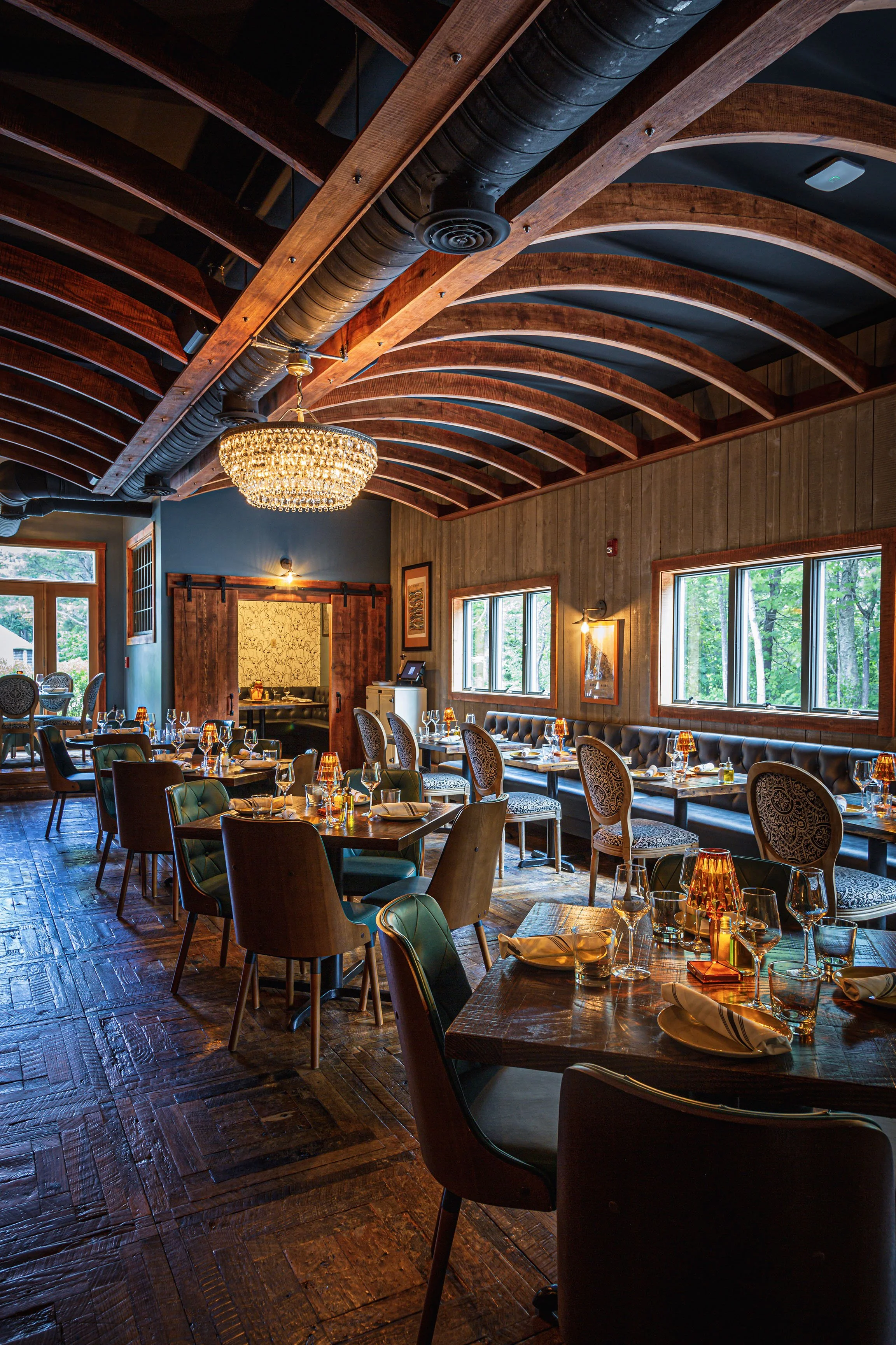 The Lost Fire - Restaurant, Salon 01.jpg