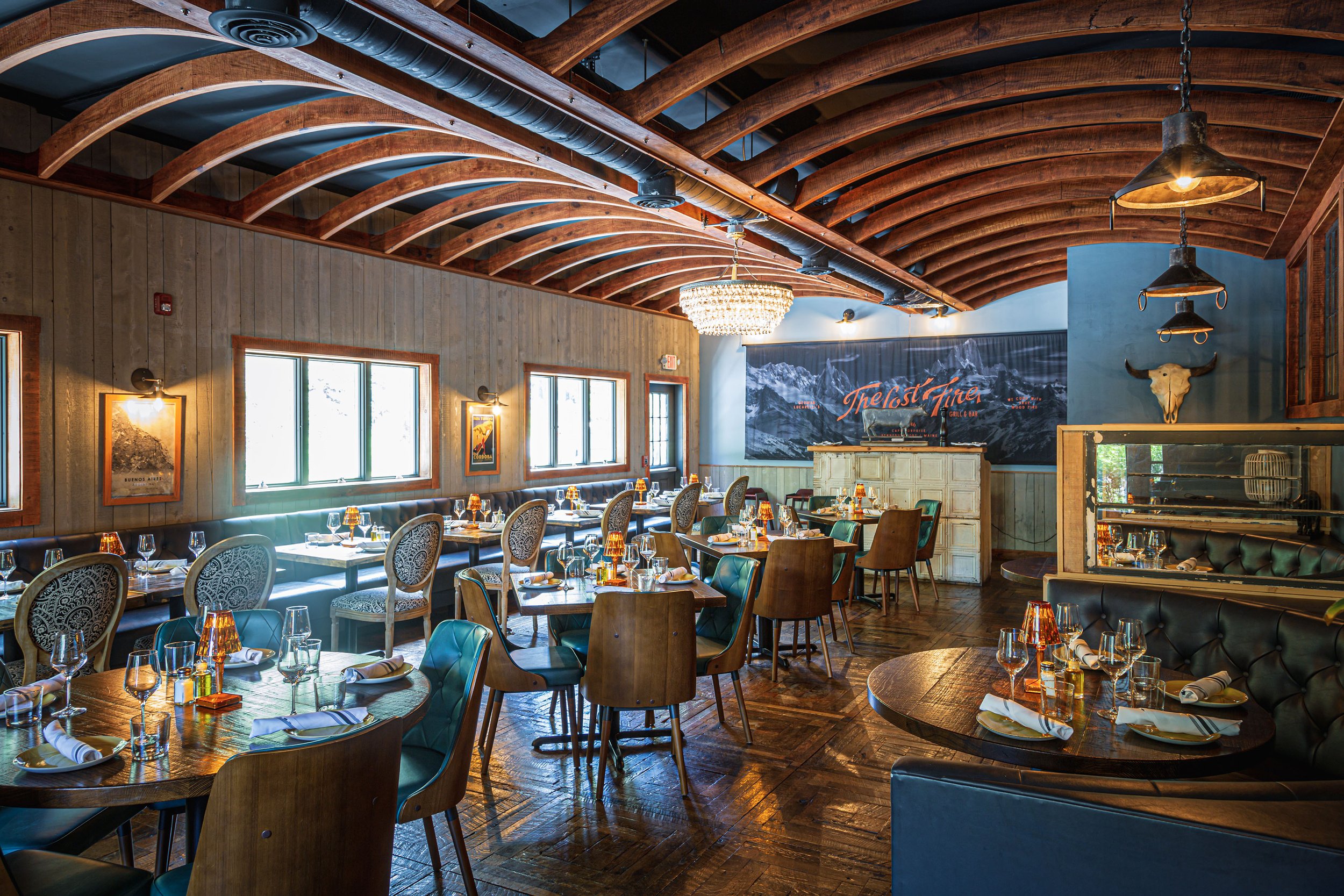 The Lost Fire - Restaurant, Salon 05.jpg