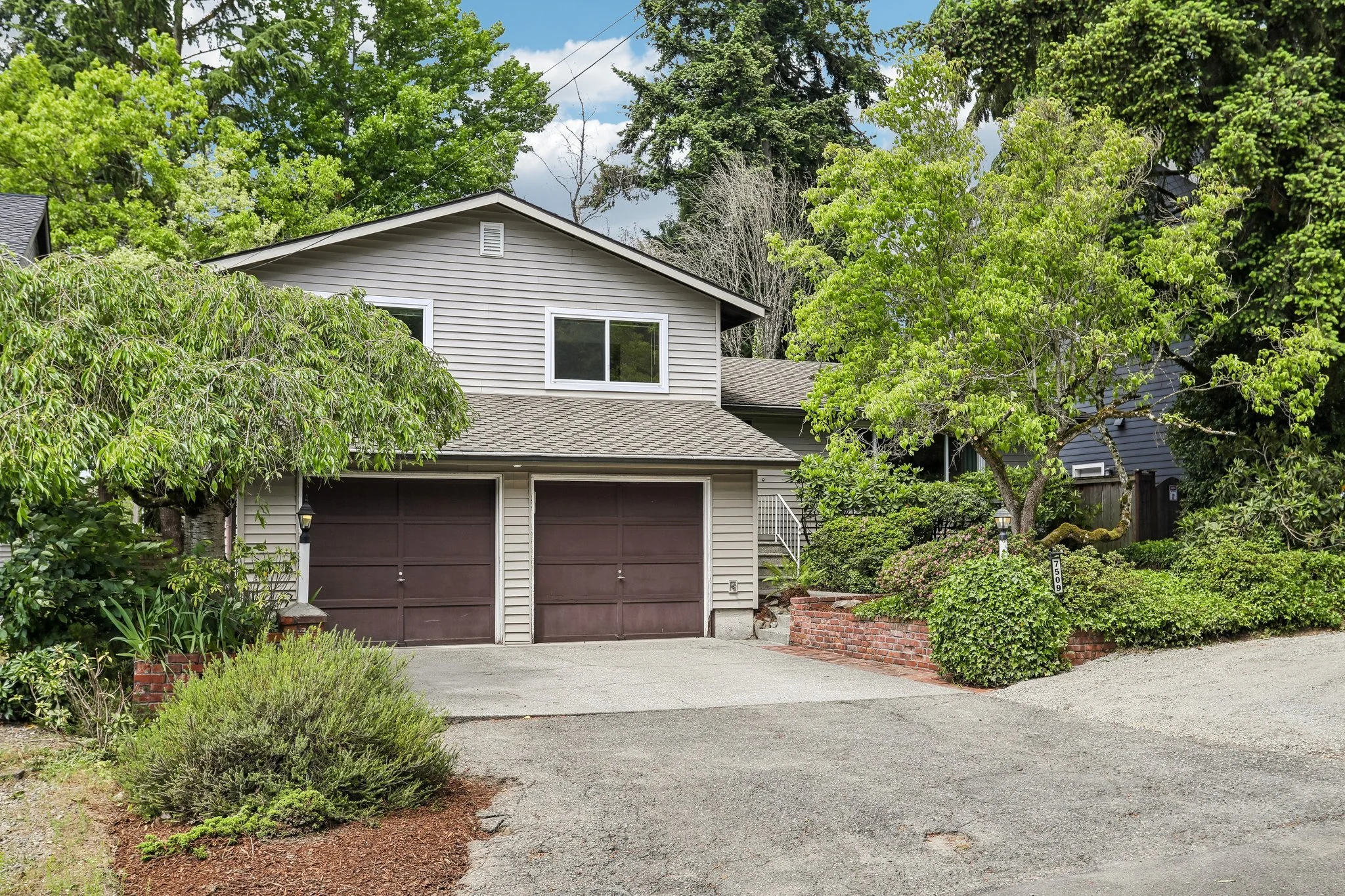 Wedgewood, Seattle, Sandpoint, https://www.zillow.com/homedetails/7509-42nd-Ave-NE-Seattle-WA-98115/48993891_zpid/?view=public