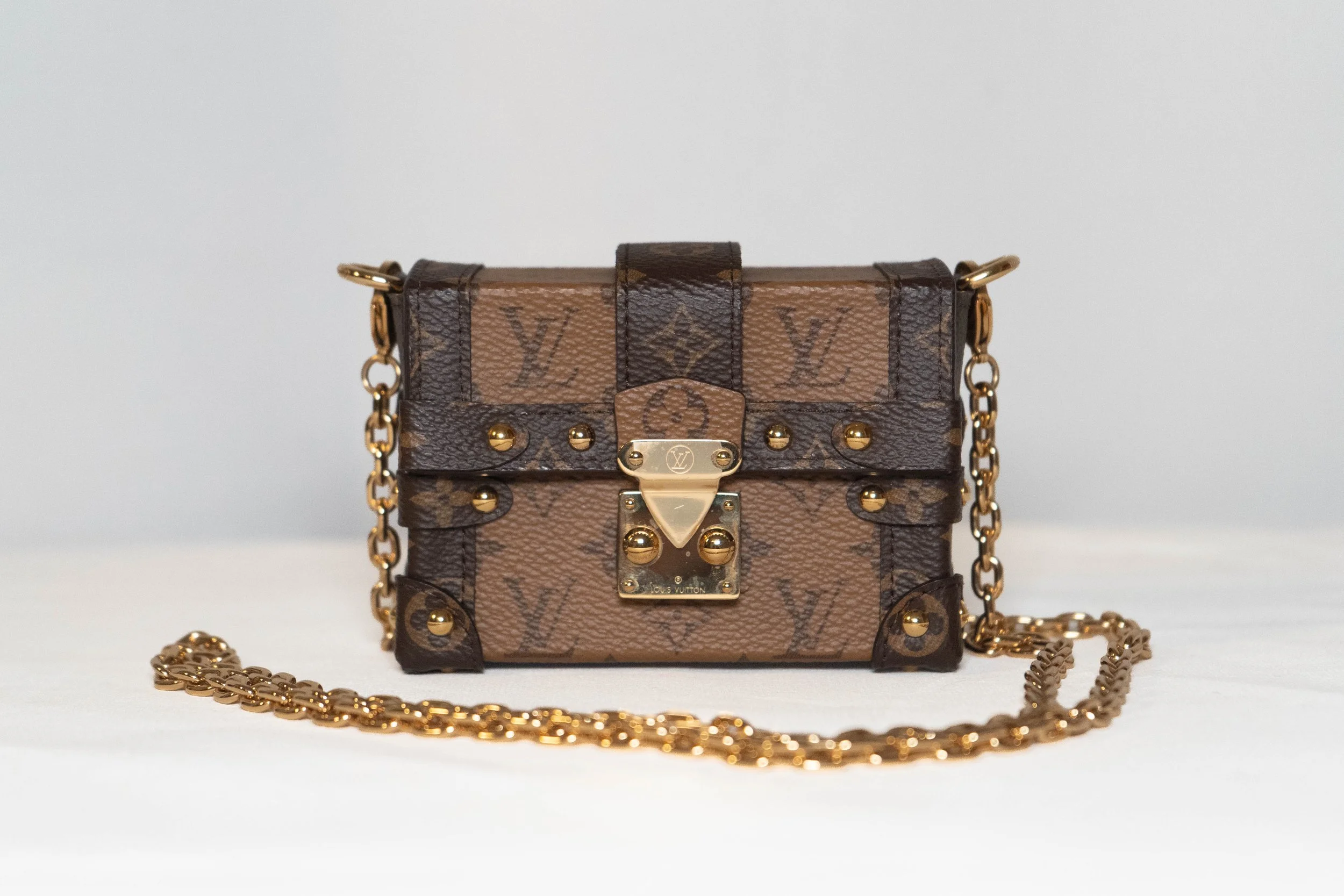 LV07 1 Louis Vuitton Essential Trunk NM.jpg