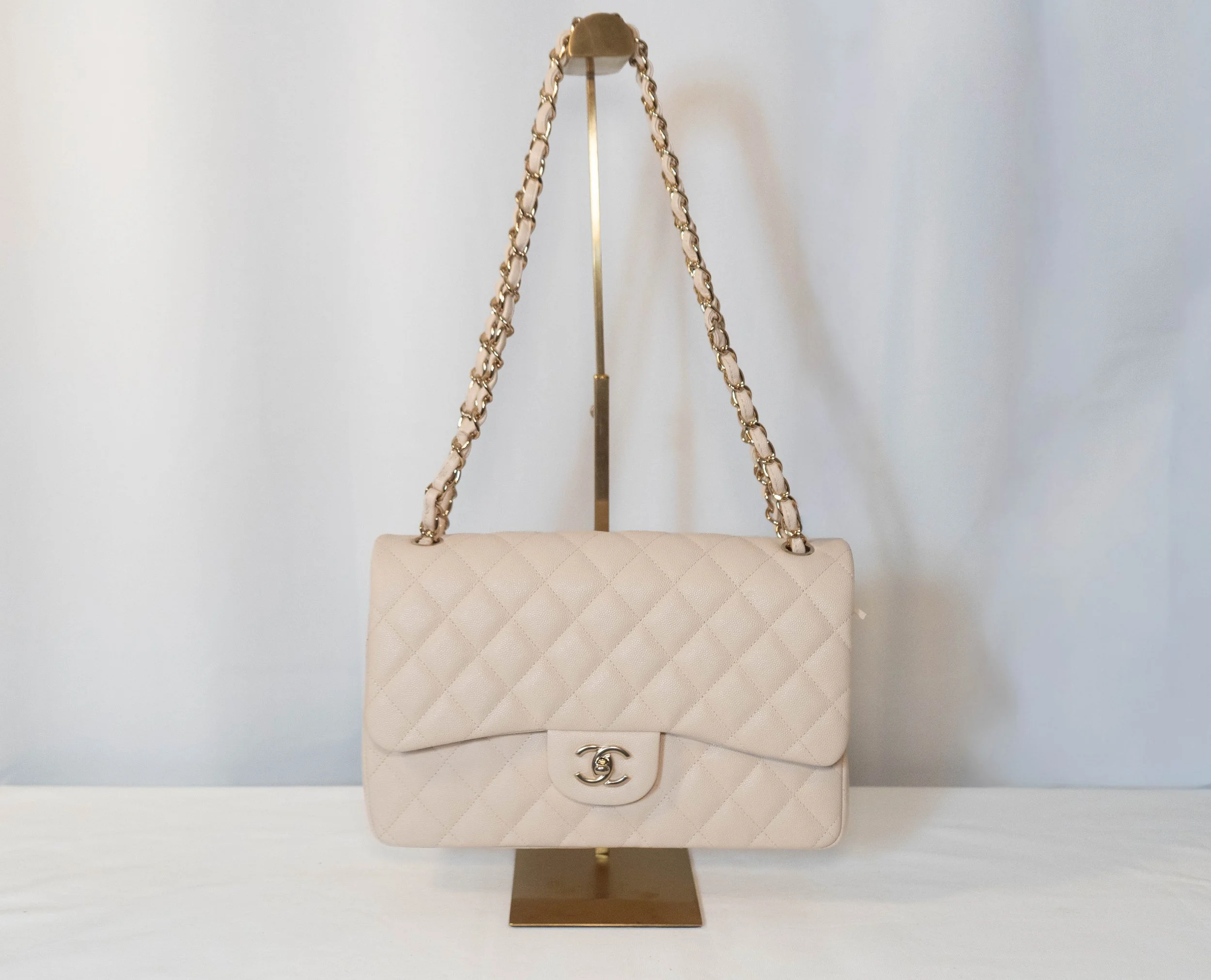 CH05 Chanel: Classic Double Flap Bag