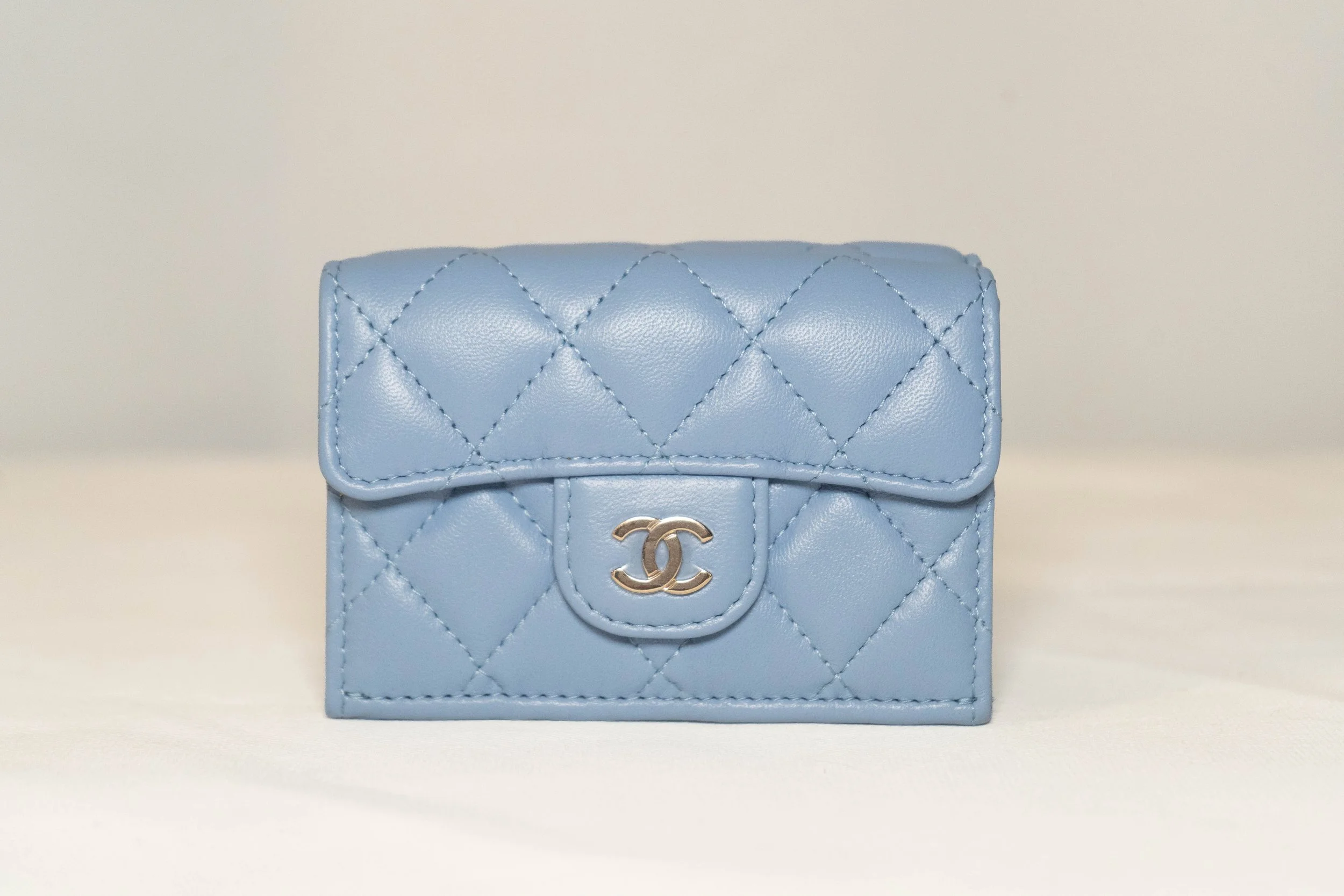 CH02 Chanel: Lambskin Quilted Flap Wallet
