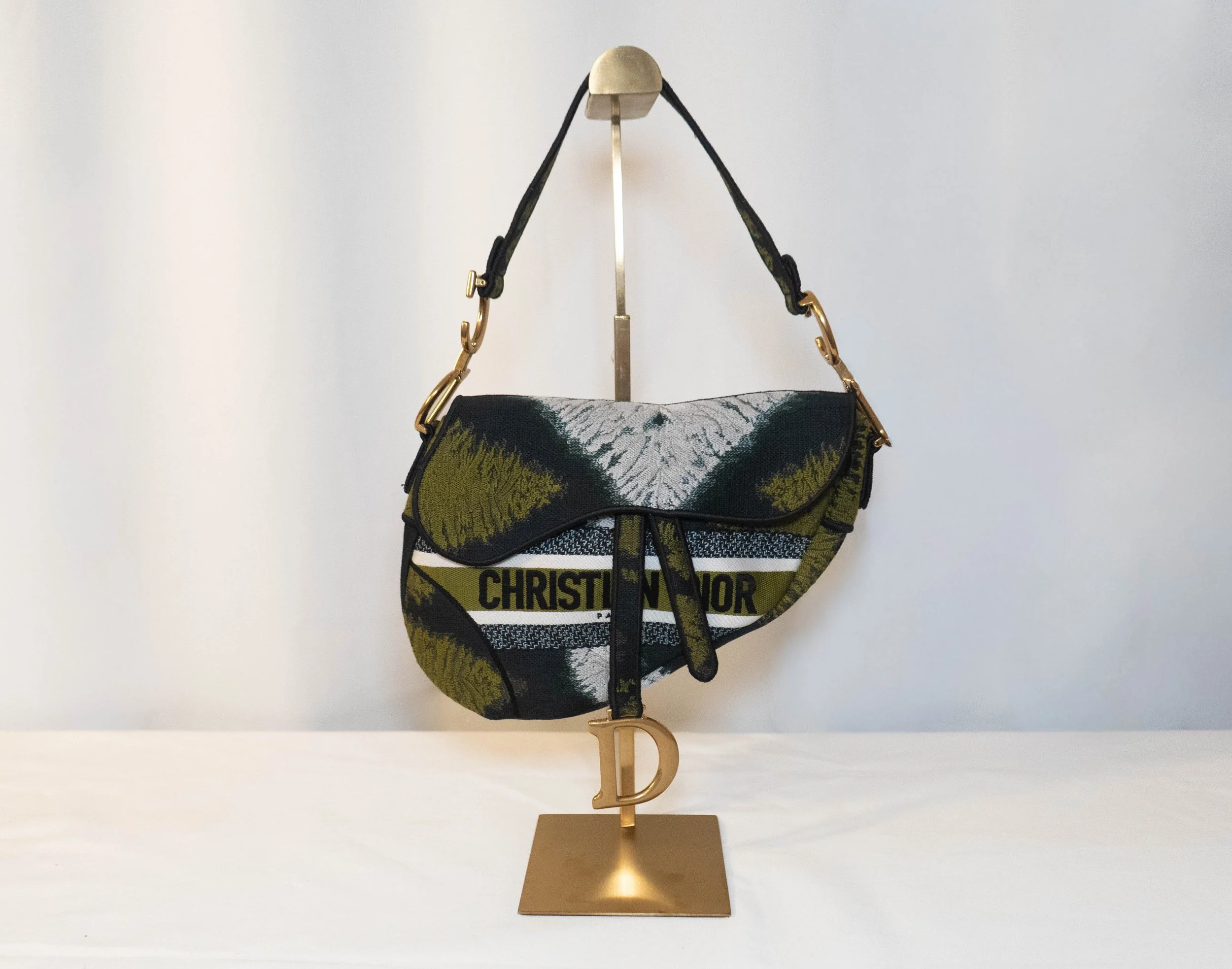 CD02 Christian Dior: Saddle Bag