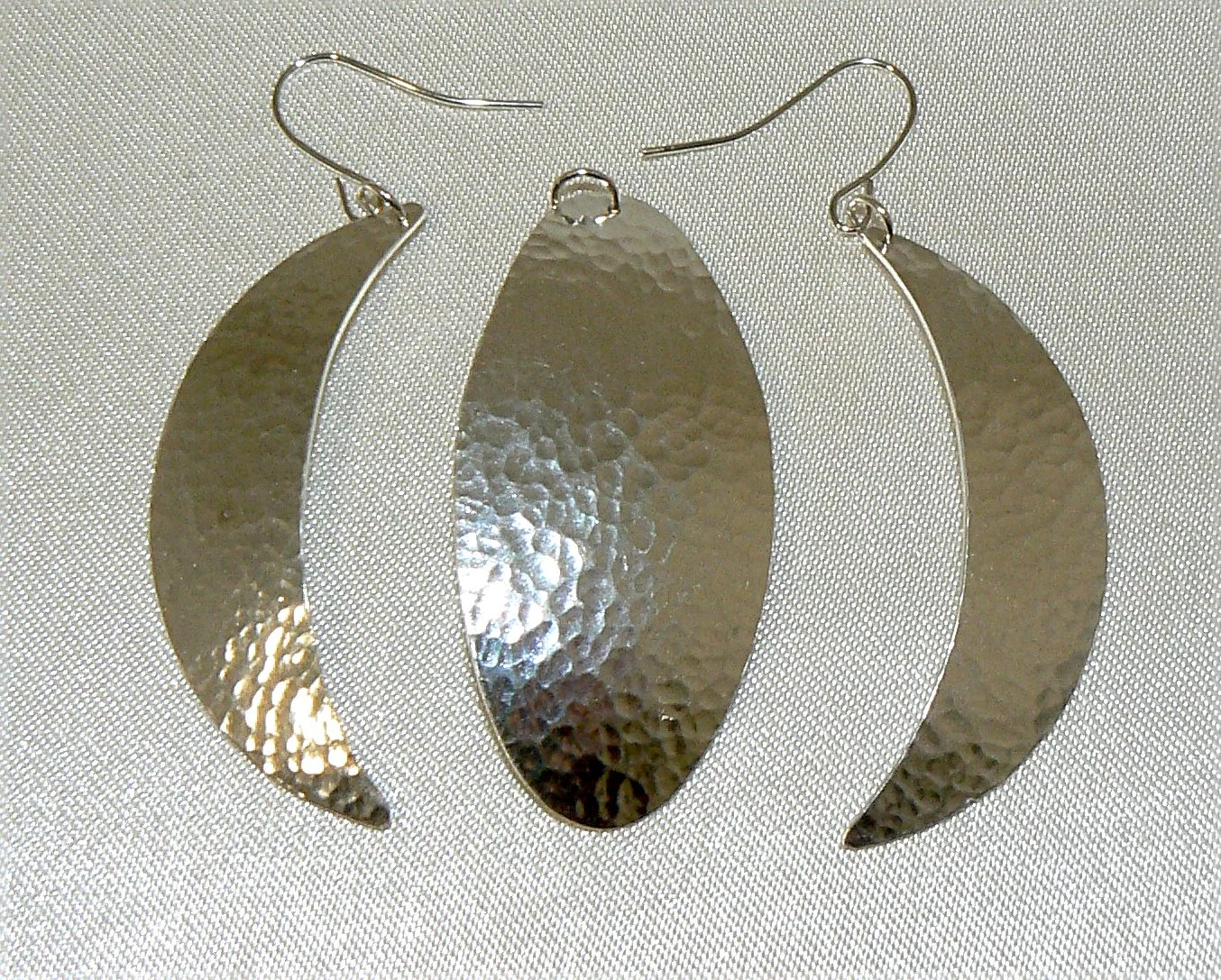 Hammered sterling silver pendant and earrings, 50mm