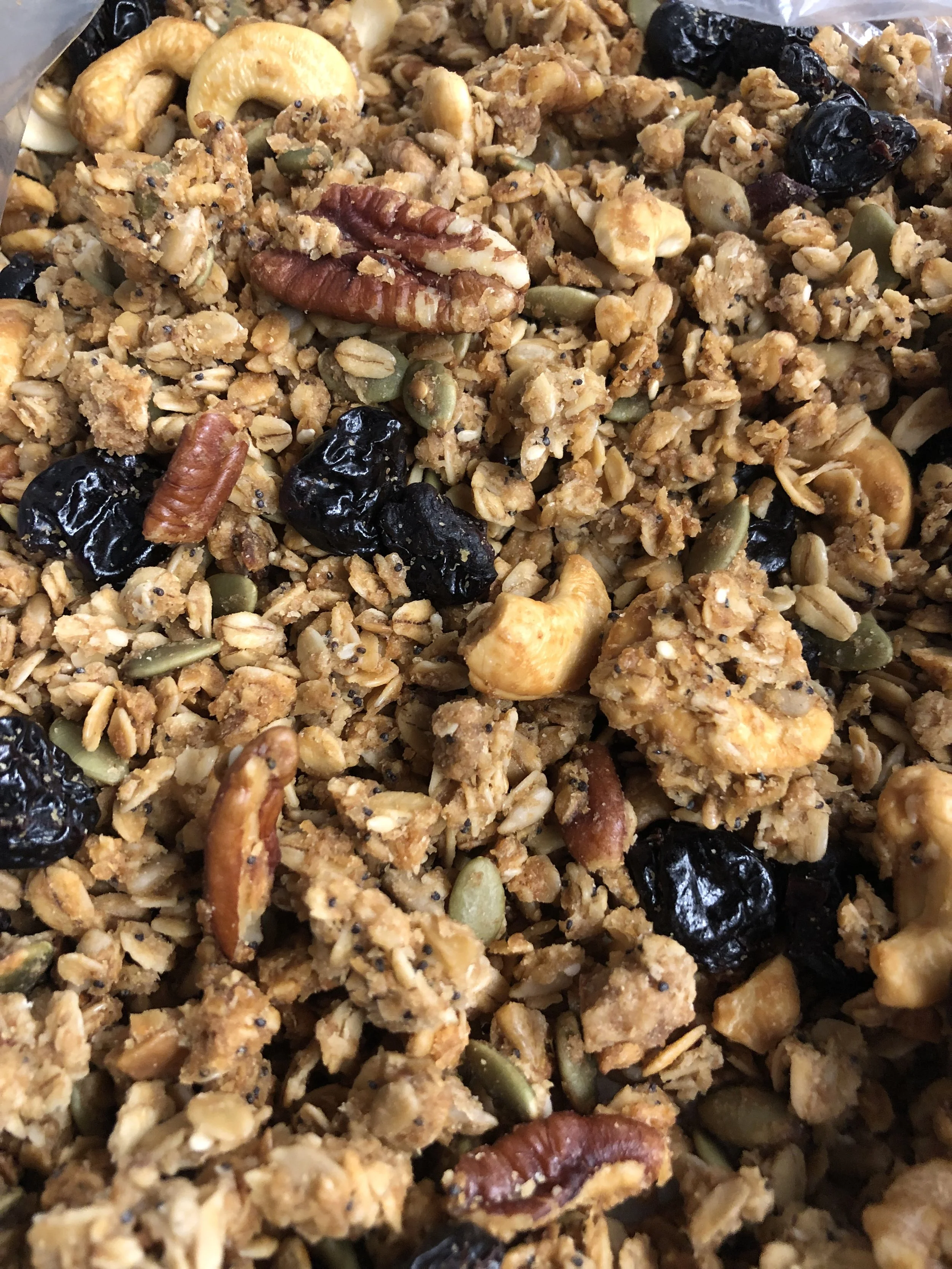 /ˈSNO͞ODĒ/ GRANOLA