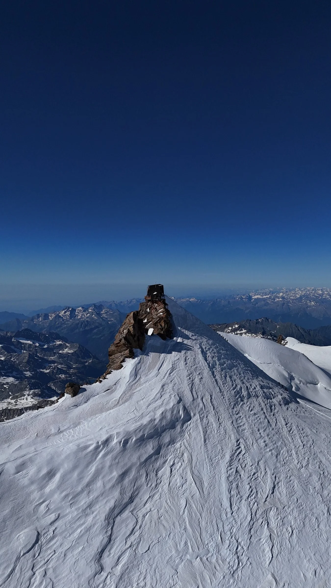 punta-gnifetti-summit-ridge.jpg
