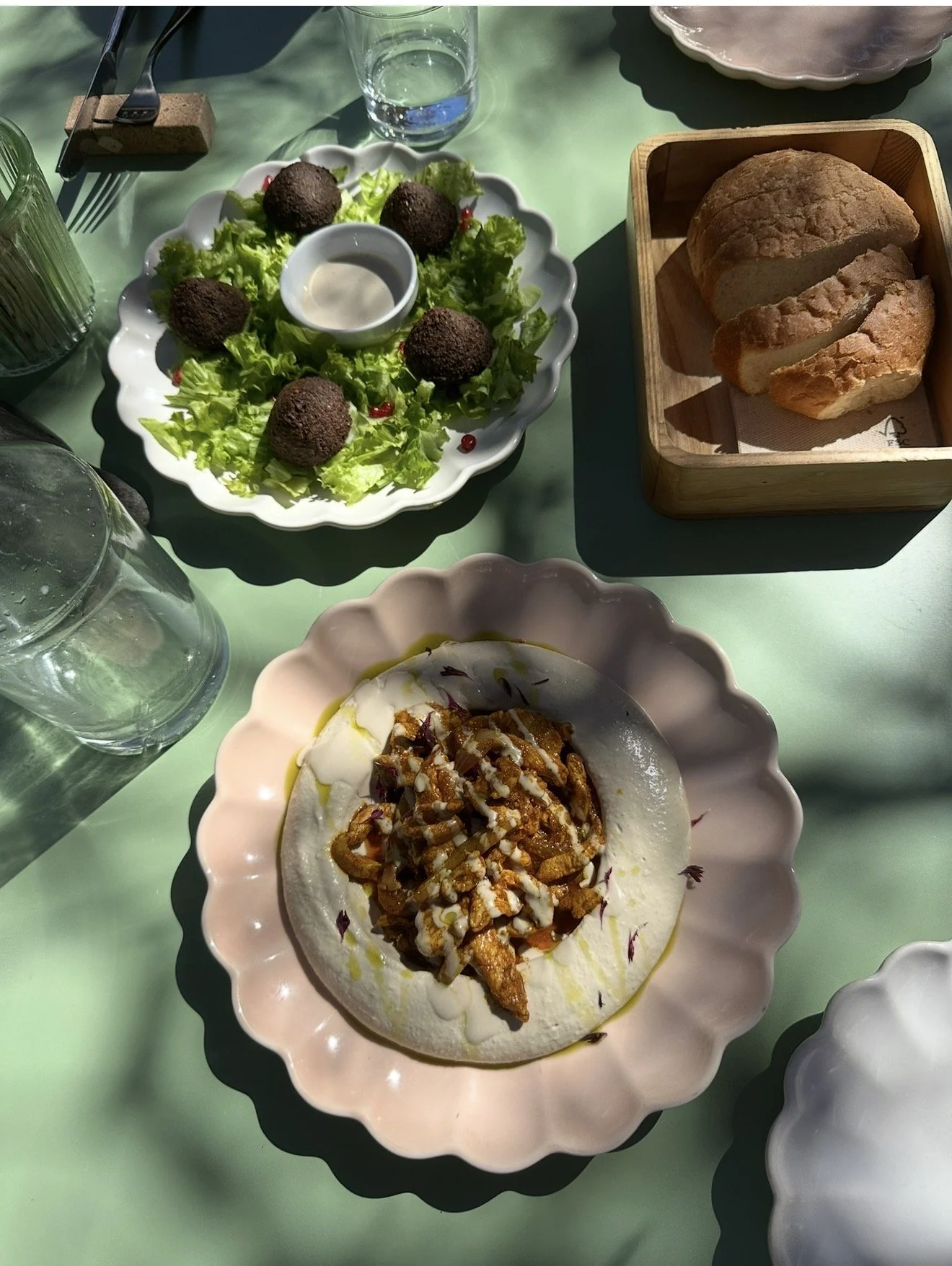 alma9-bolzano-falafel-hummus.jpg