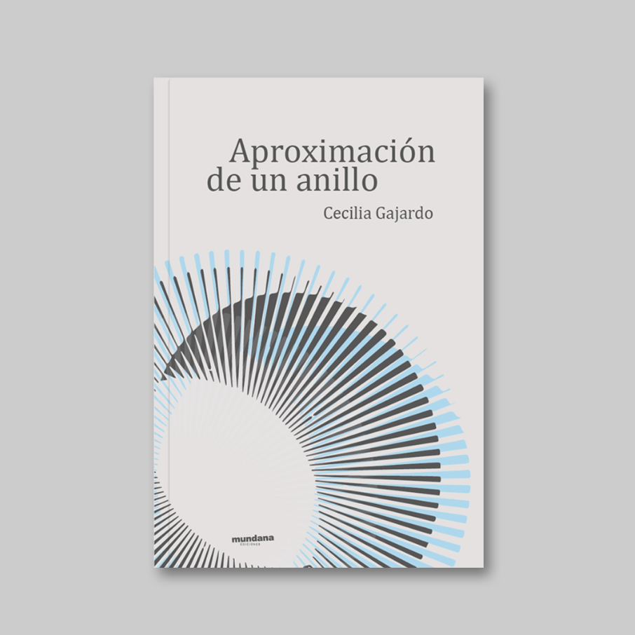 Portada del libro «Aproximación de un anillo», de Cecilia Gajardo, con un diseño geométrico circular en negro y azul.