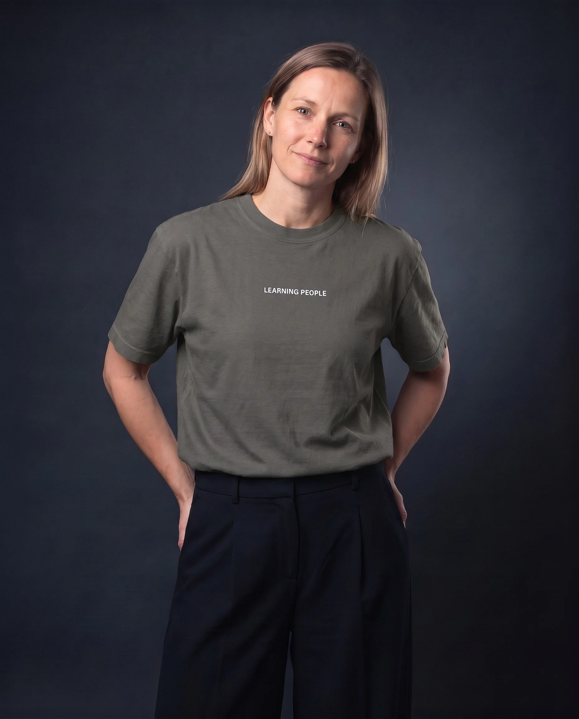 KLAR-Shirt-Pepper-01-Frau-vorn.jpg