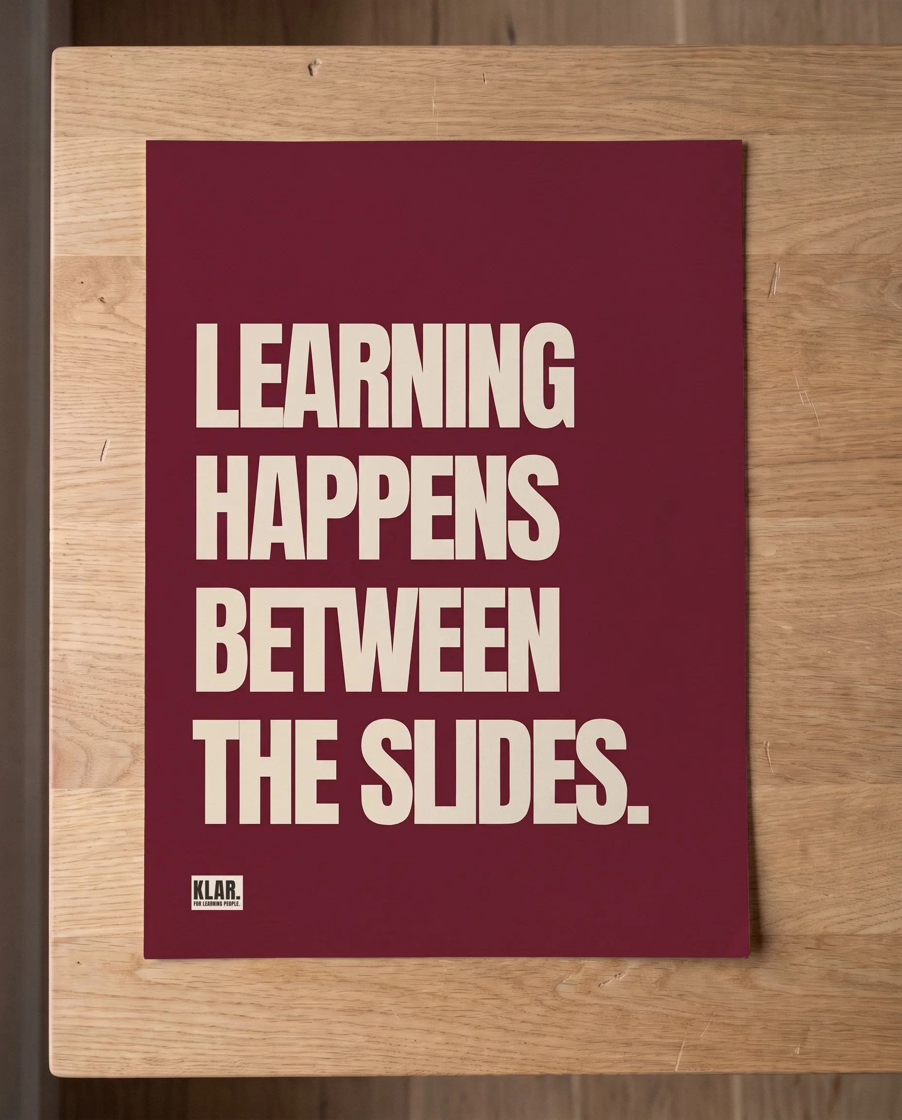 KLAR-Poster-Between-the-Slides-01-Tisch.jpg