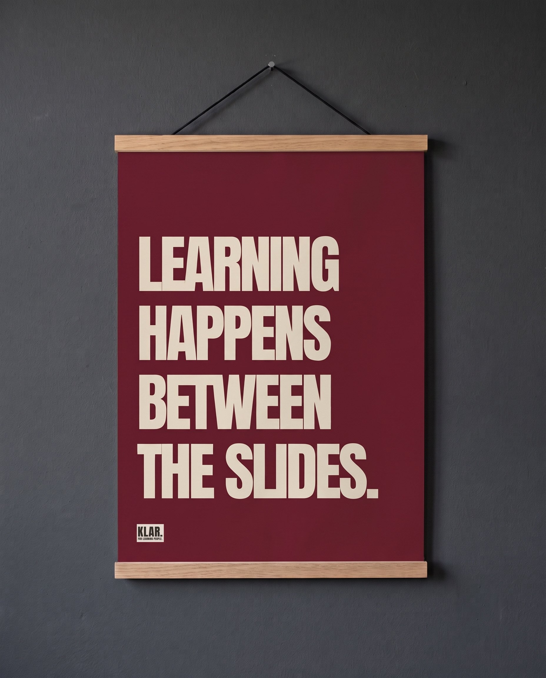 KLAR-Poster-Between-the-Slides-02-Holzleiste.jpg