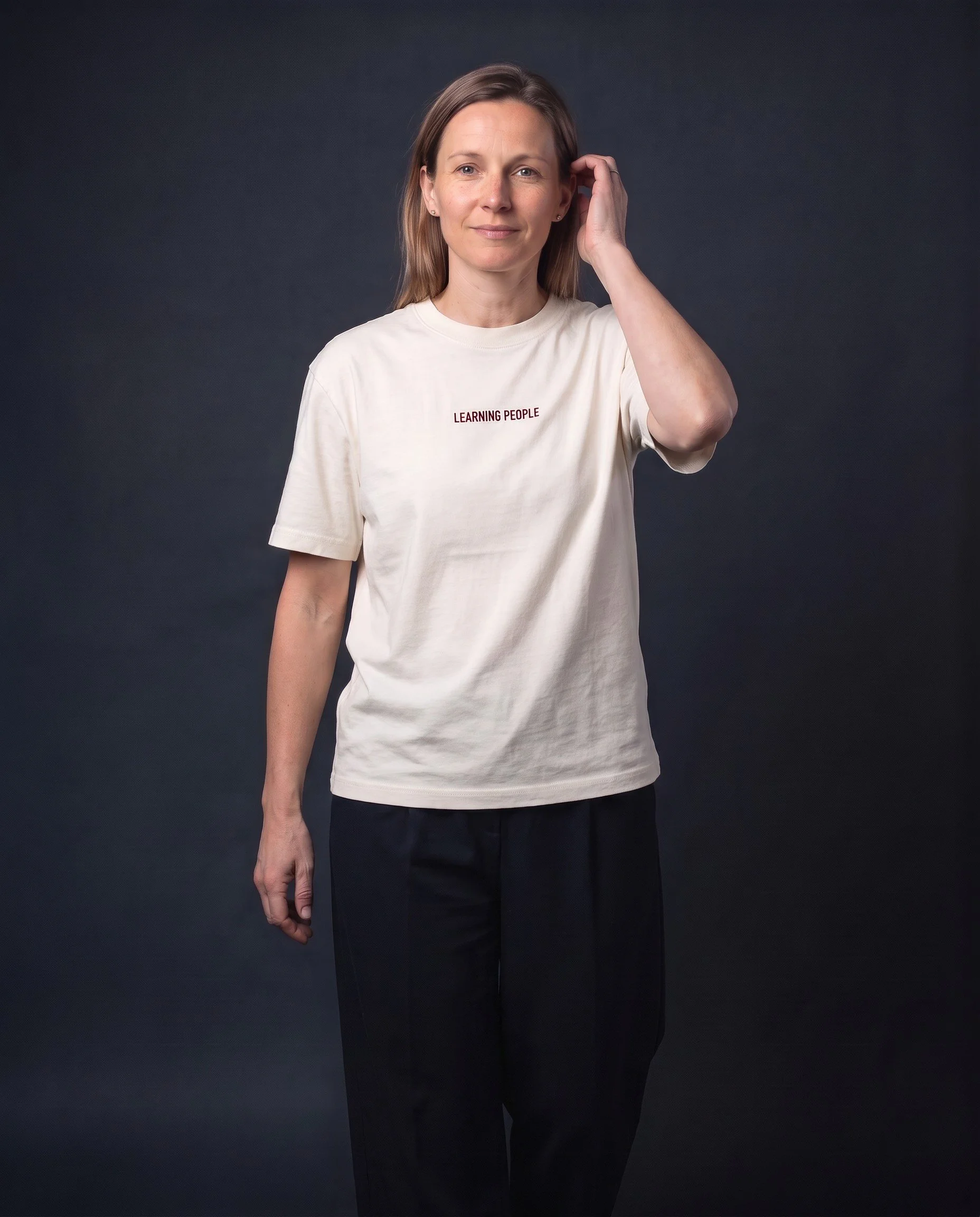 KLAR-Shirt-Ivory-01-Frau-vorn.jpg