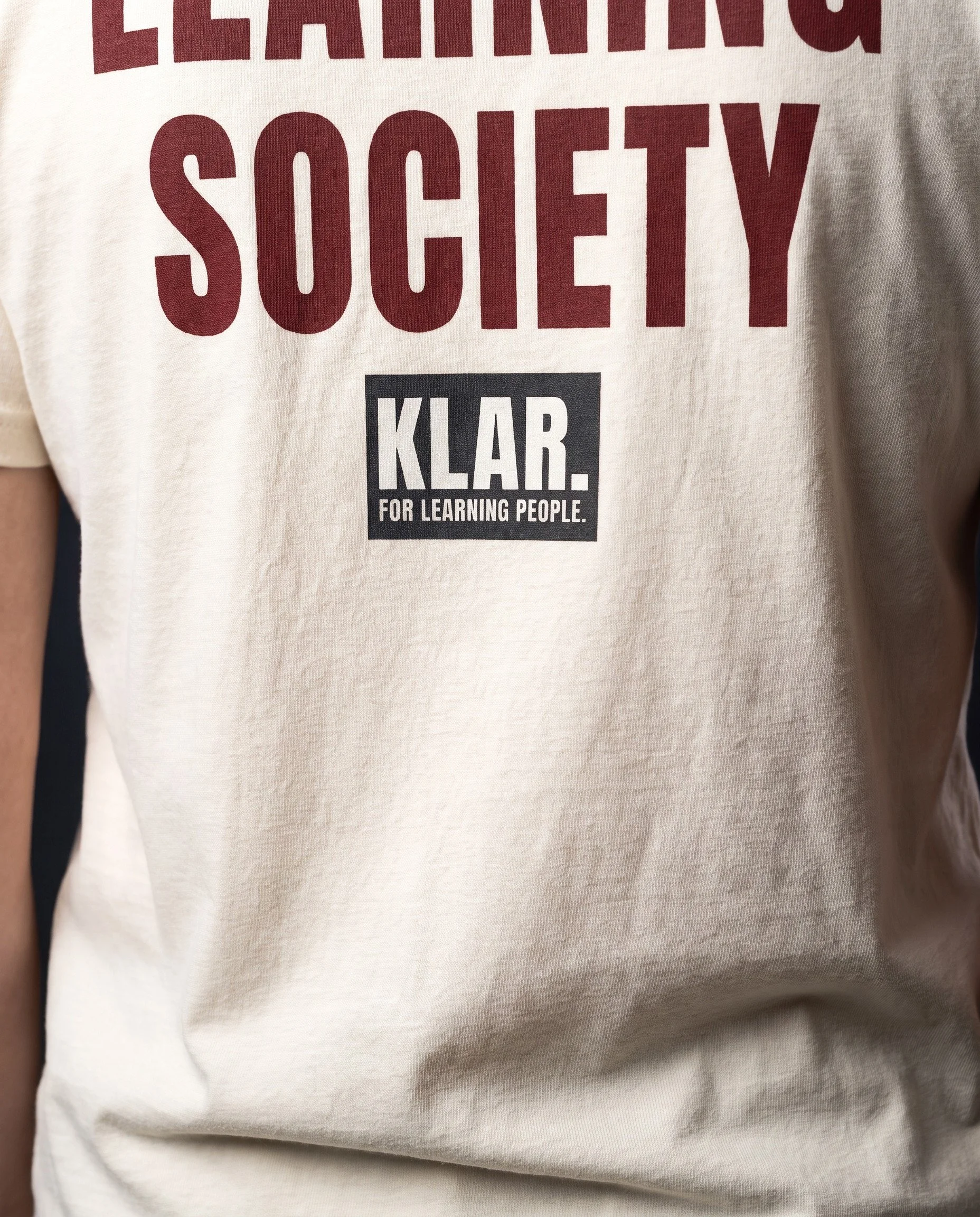 KLAR-Shirt-Ivory-05-Detail-hinten.jpg