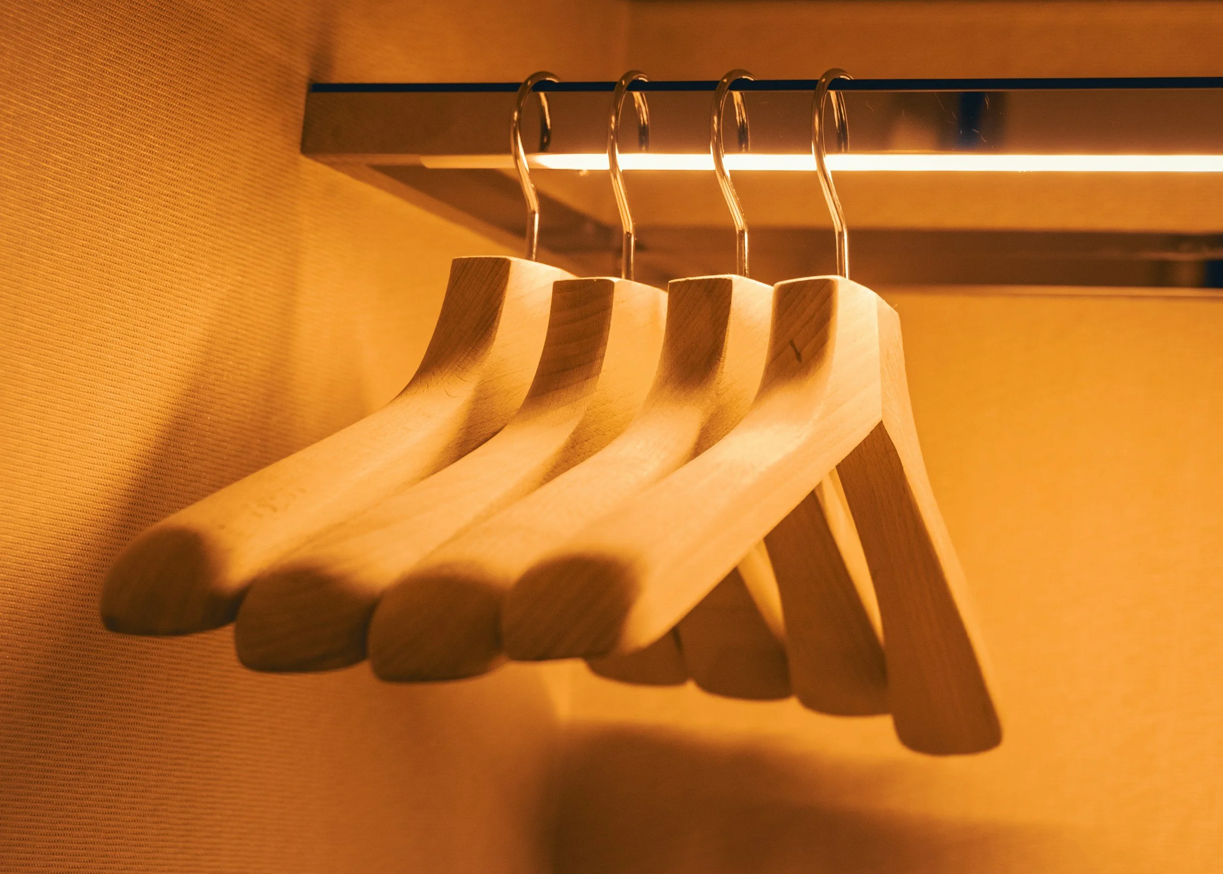 Inspiration: matching wooden closet hangers