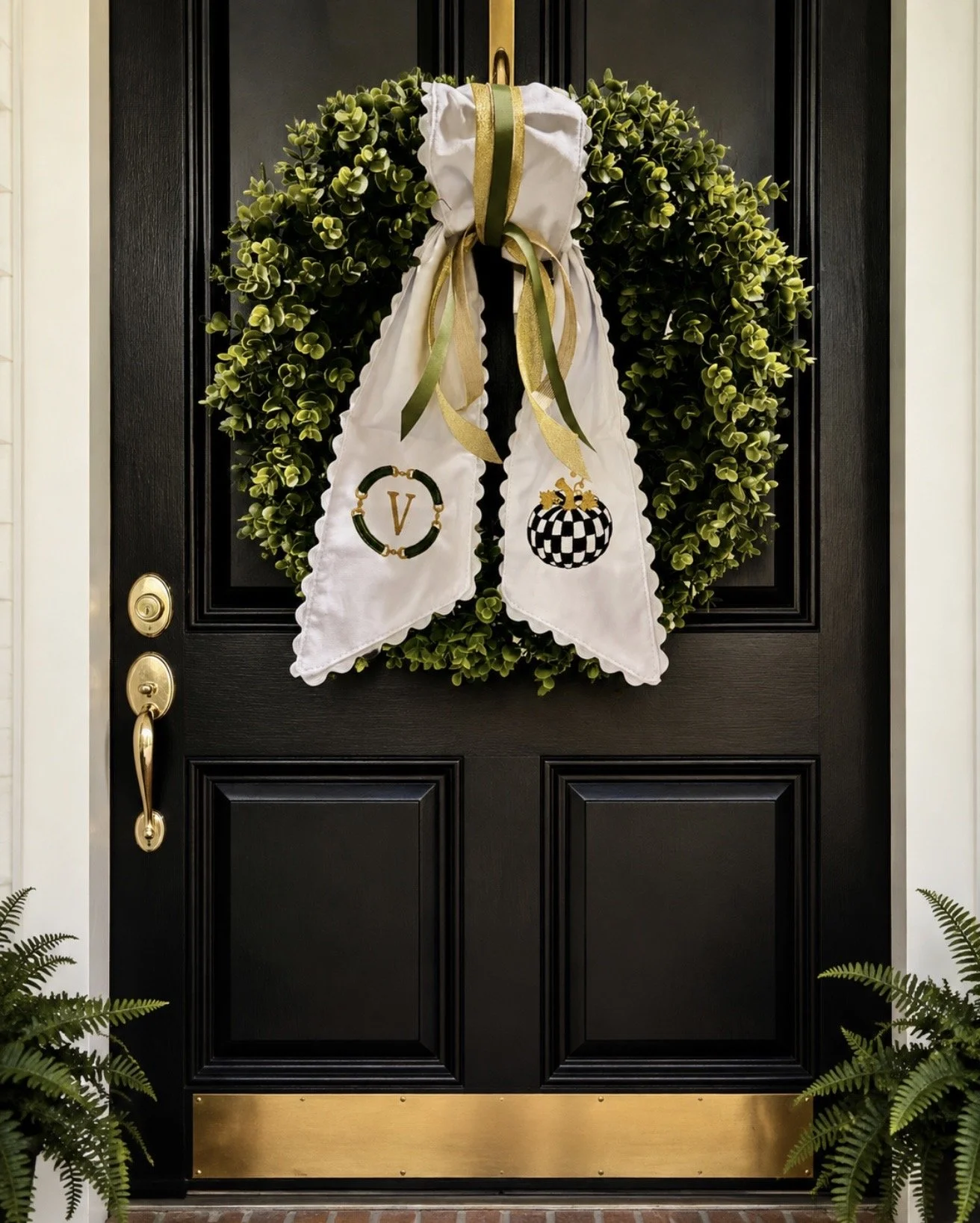 Holiday Wreath Sash