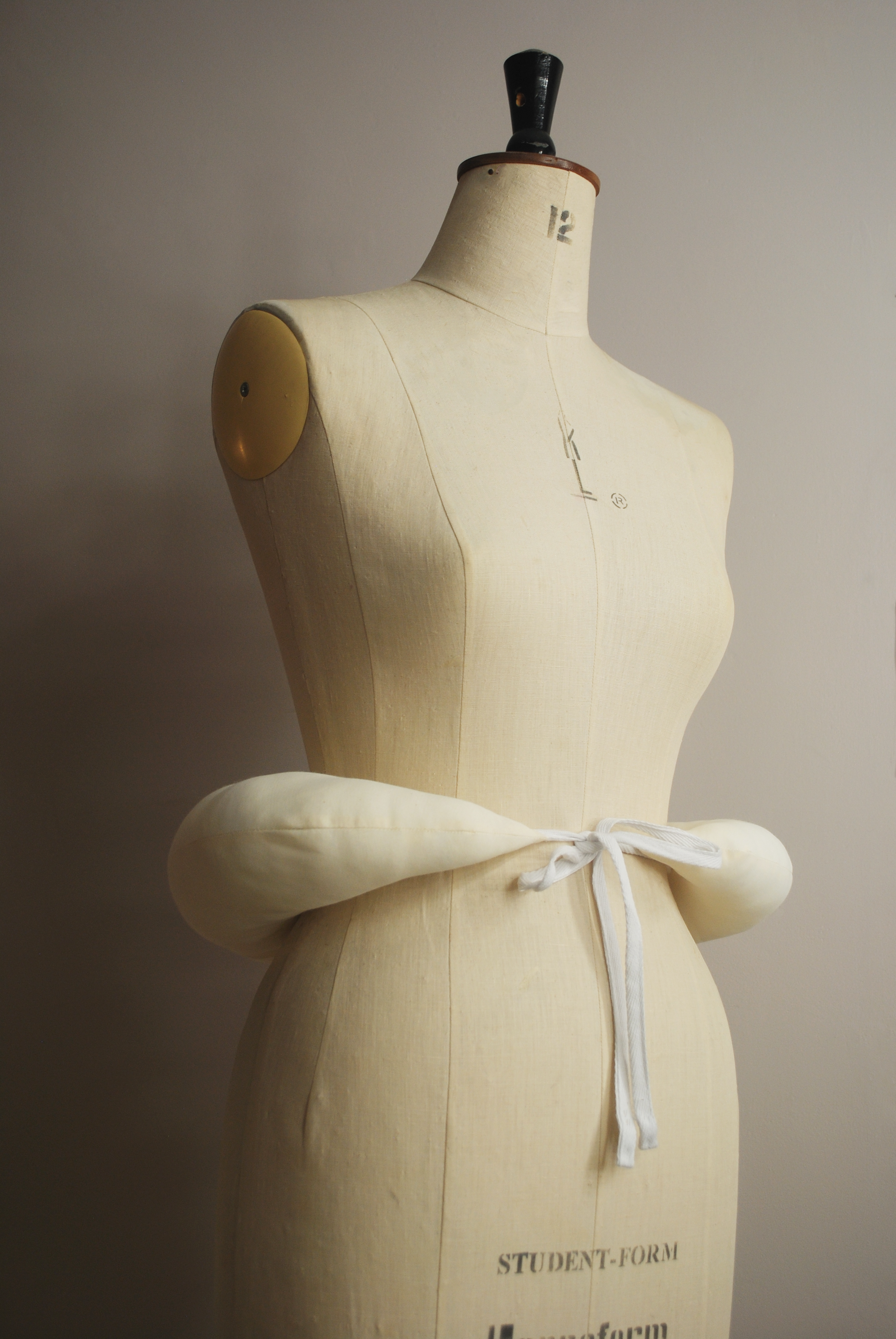 16th Century Bum Pad Roll