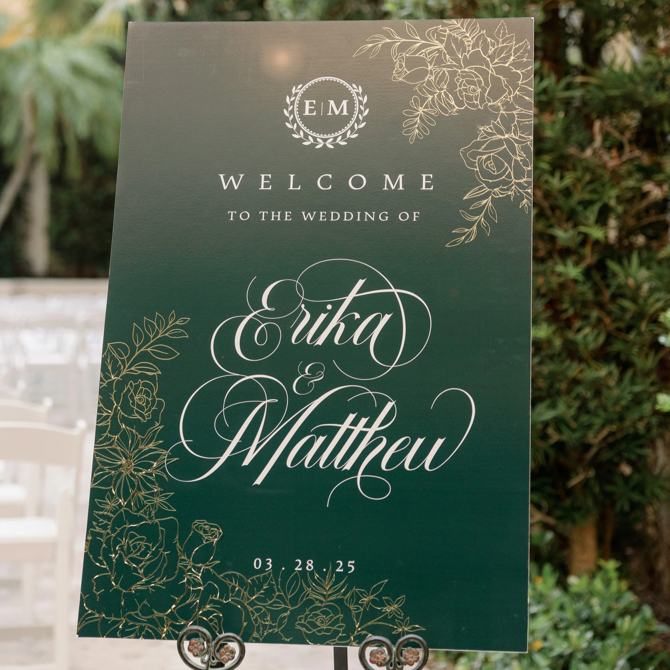 welcome sign green gold