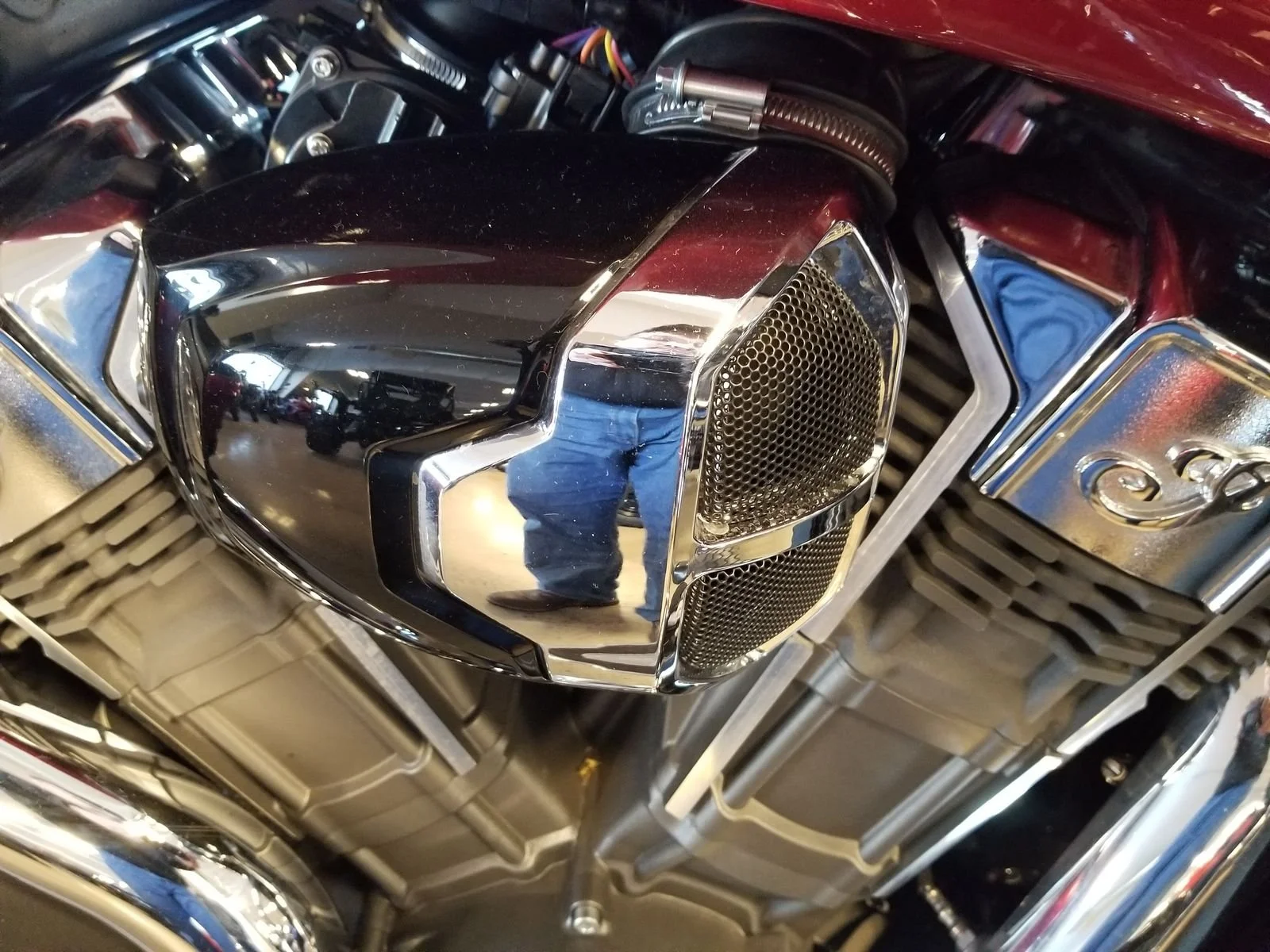 challenger-02-engine-chrome.jpg