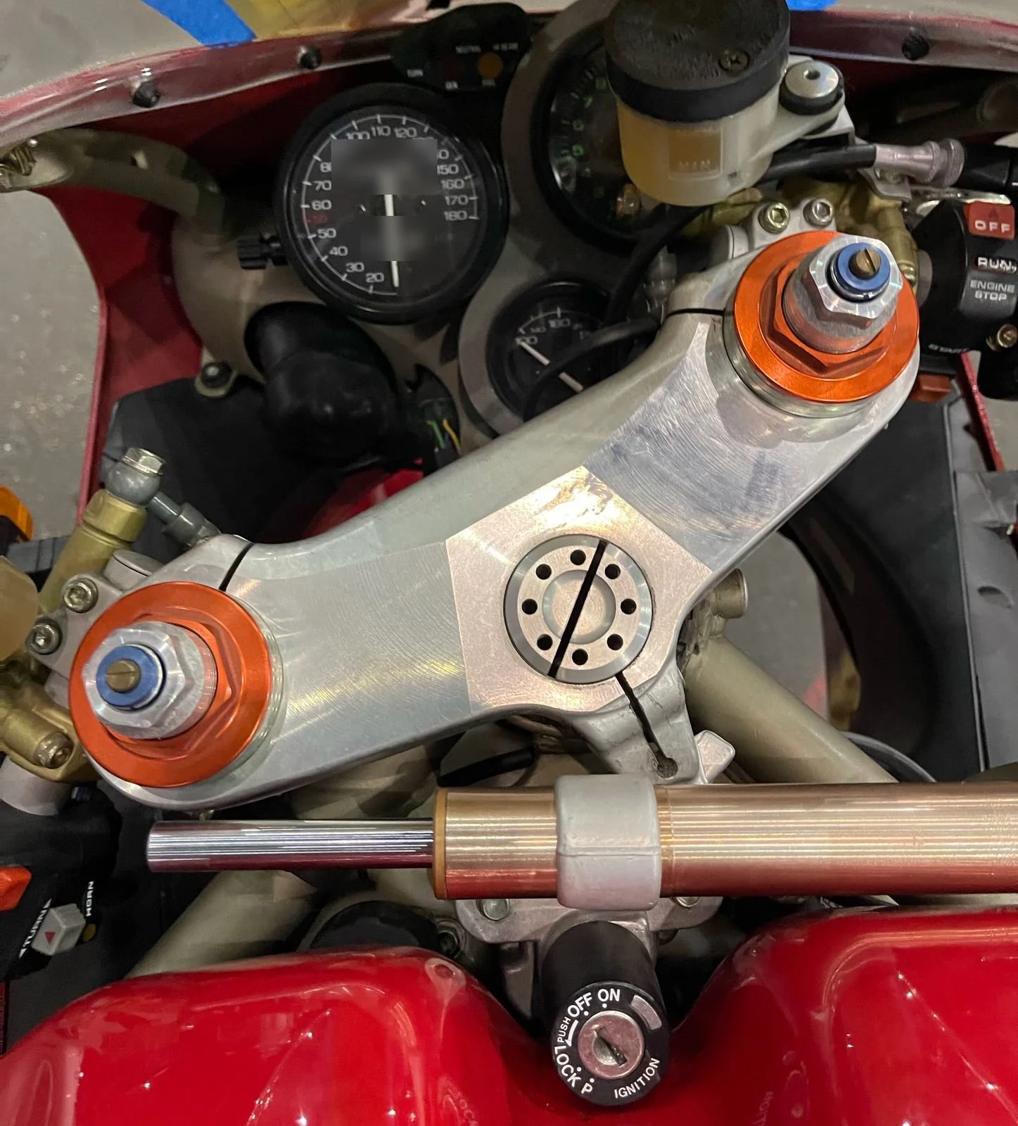 ducati-5-cockpit.jpg