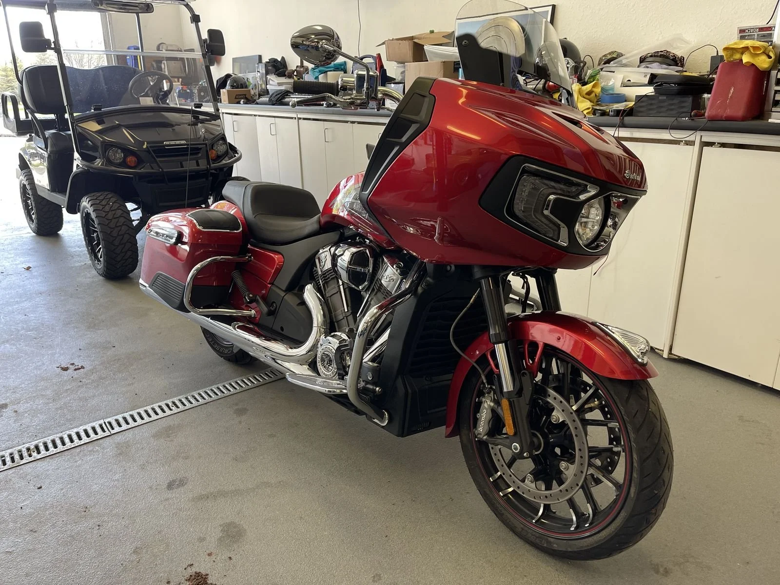 challenger-08-garage-right.jpg