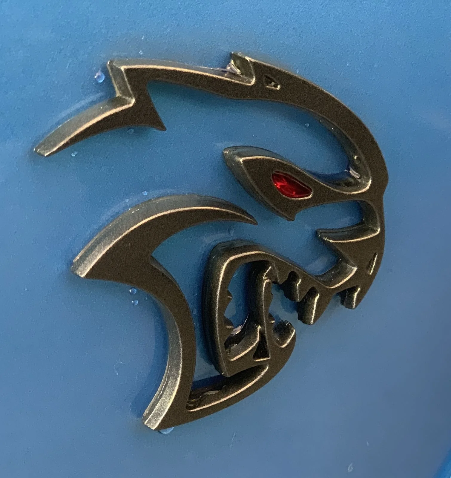 redeye-06-hellcat-badge.jpg