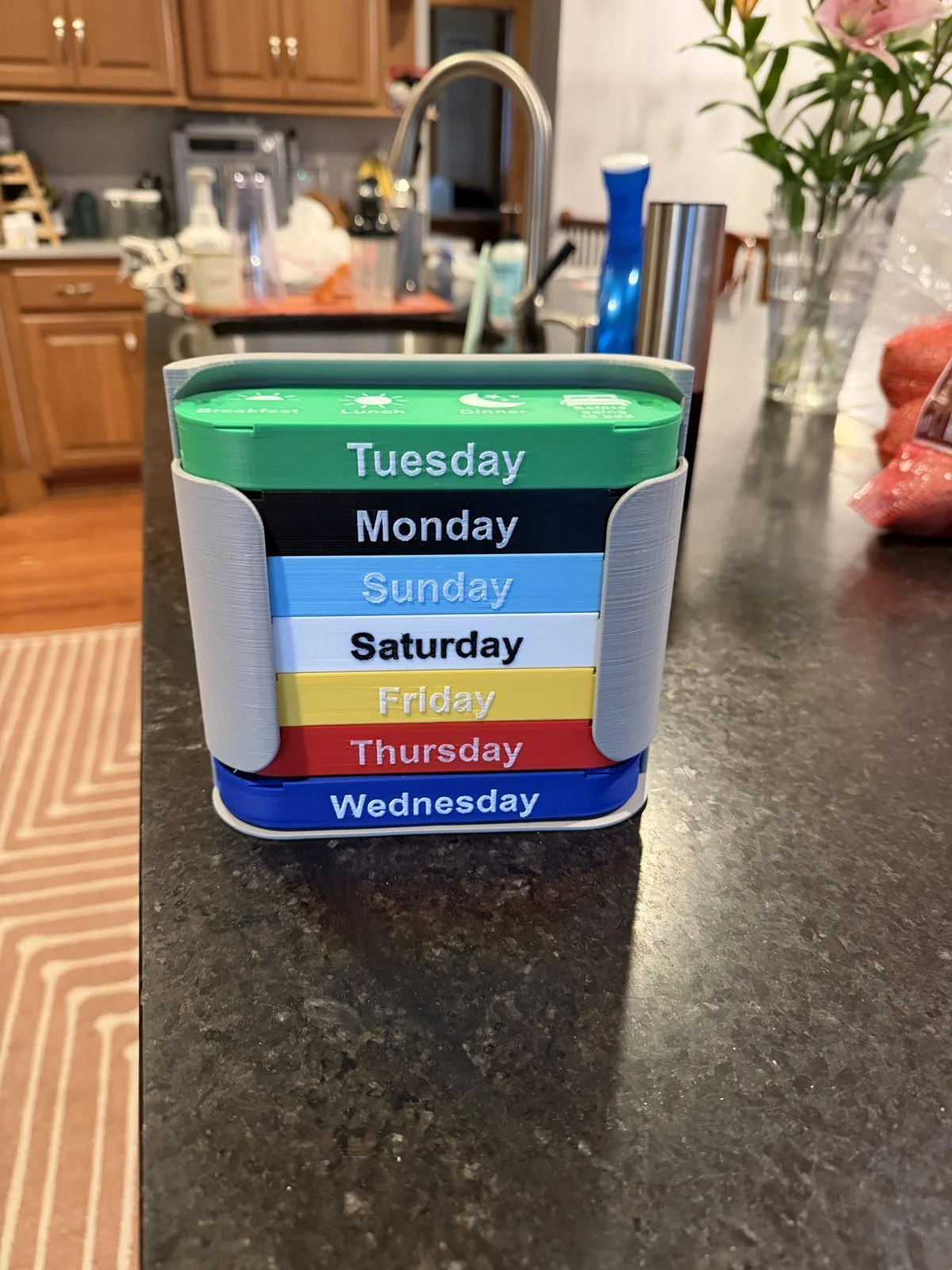 Weekly pill organizer