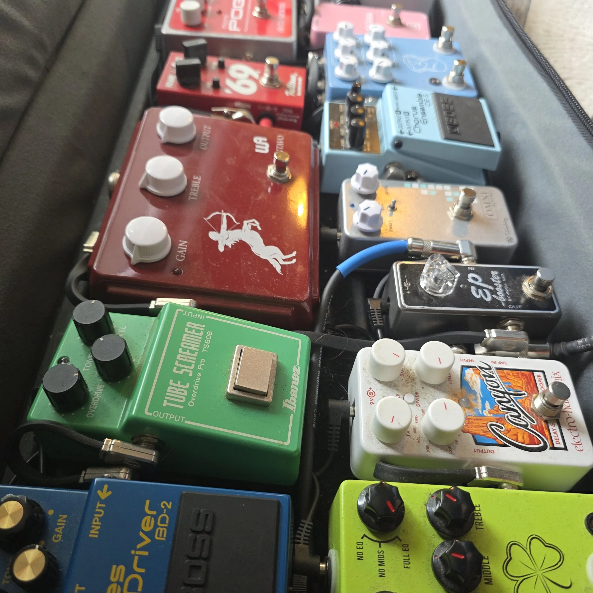 Overdrive, pre-amp, EQ, Delay, Boost, Chorus, Fuzz, and Reverb pedals
