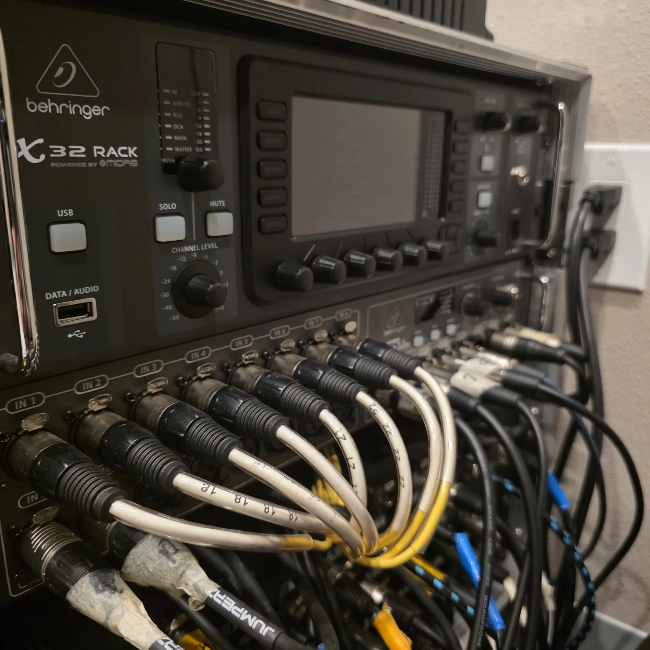 Behringer 32 rack 