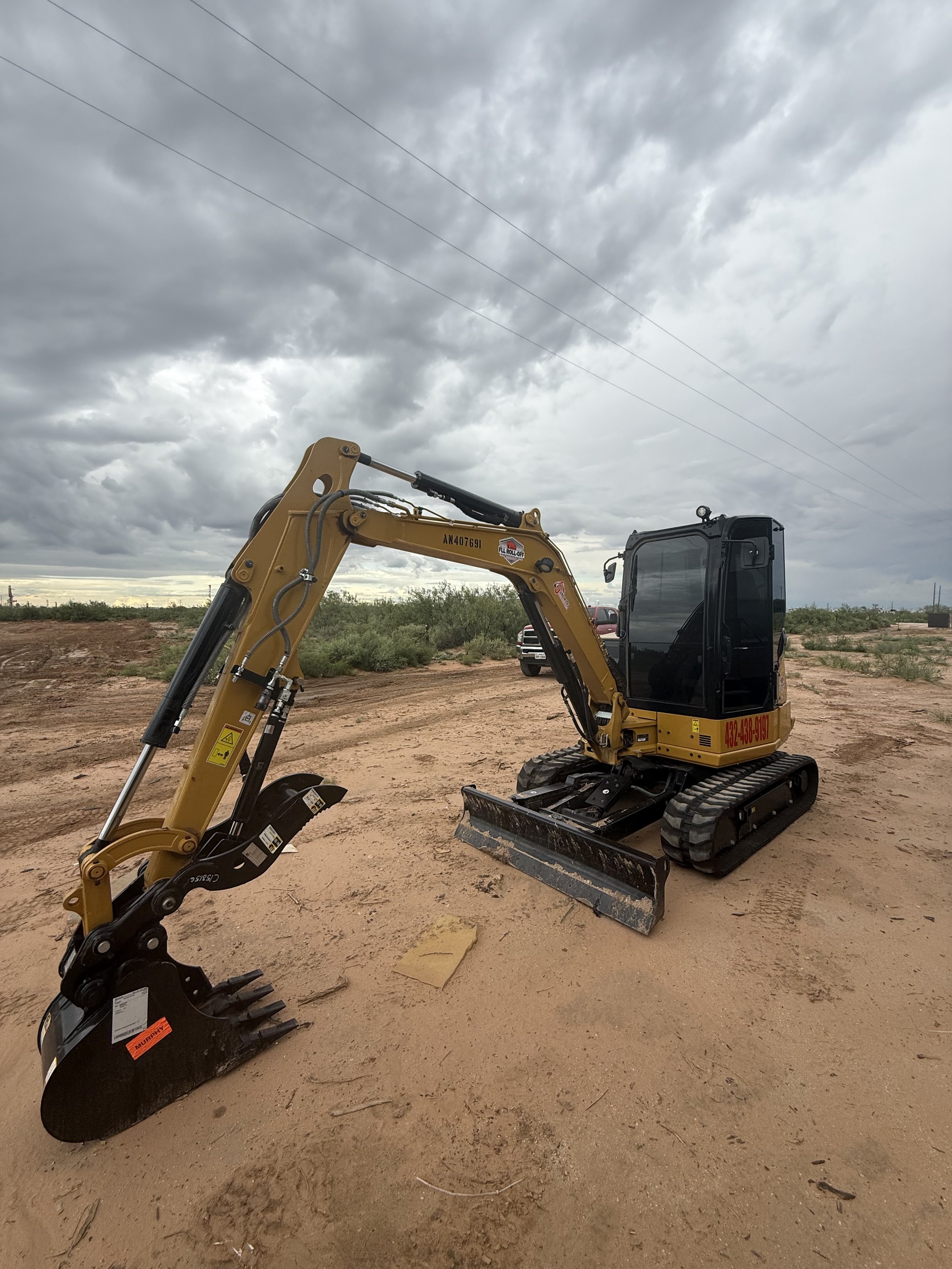 CAT 304 MINI EXCAVATOR