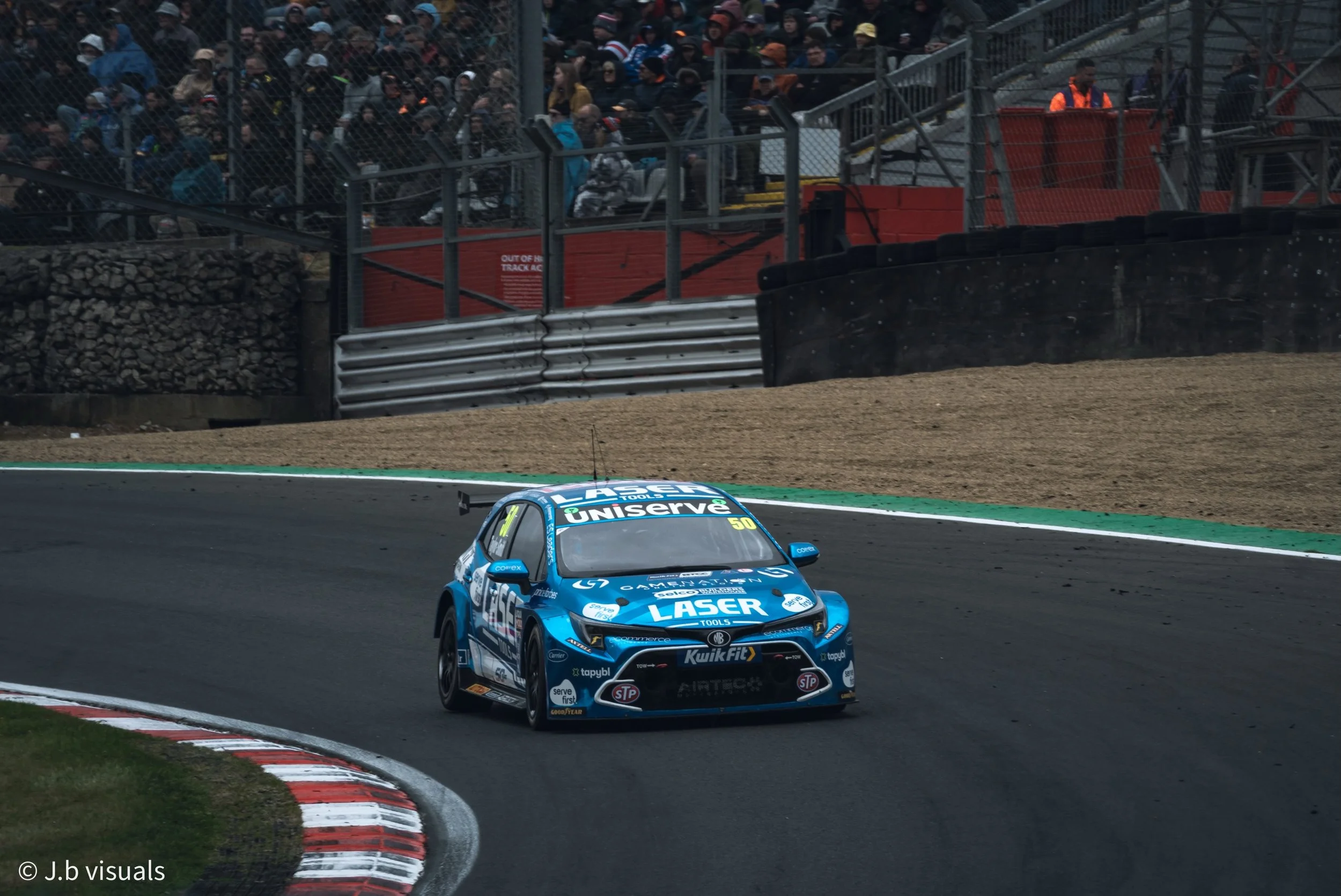 @btcc racing around @brandshatchofficial on the Sunday! #btcc #motorsport #motorsportsphotography