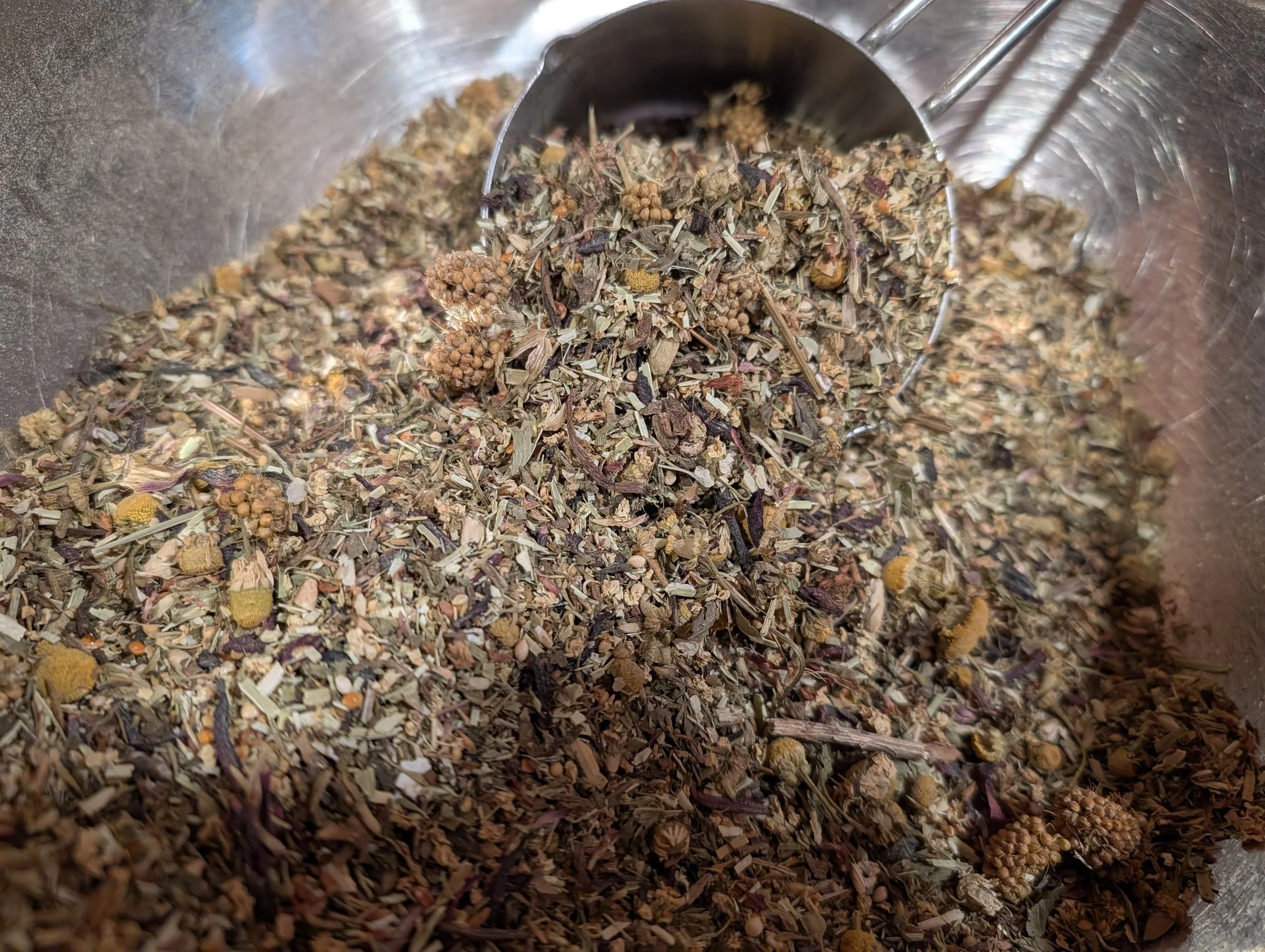 The Millet Man Herb Forage Blend includes organic herbs and botanicals for your birds natural health