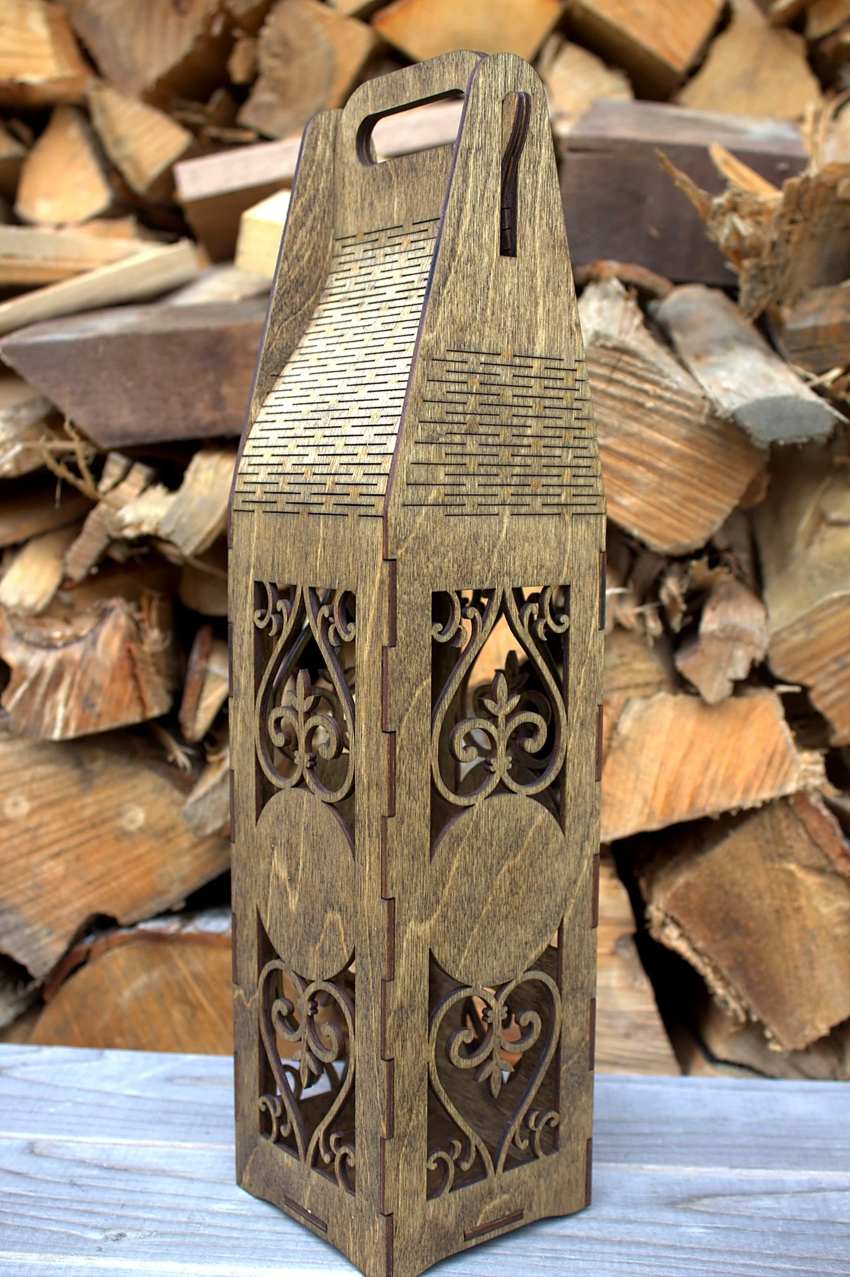 Laser-cut wooden bottle carrier