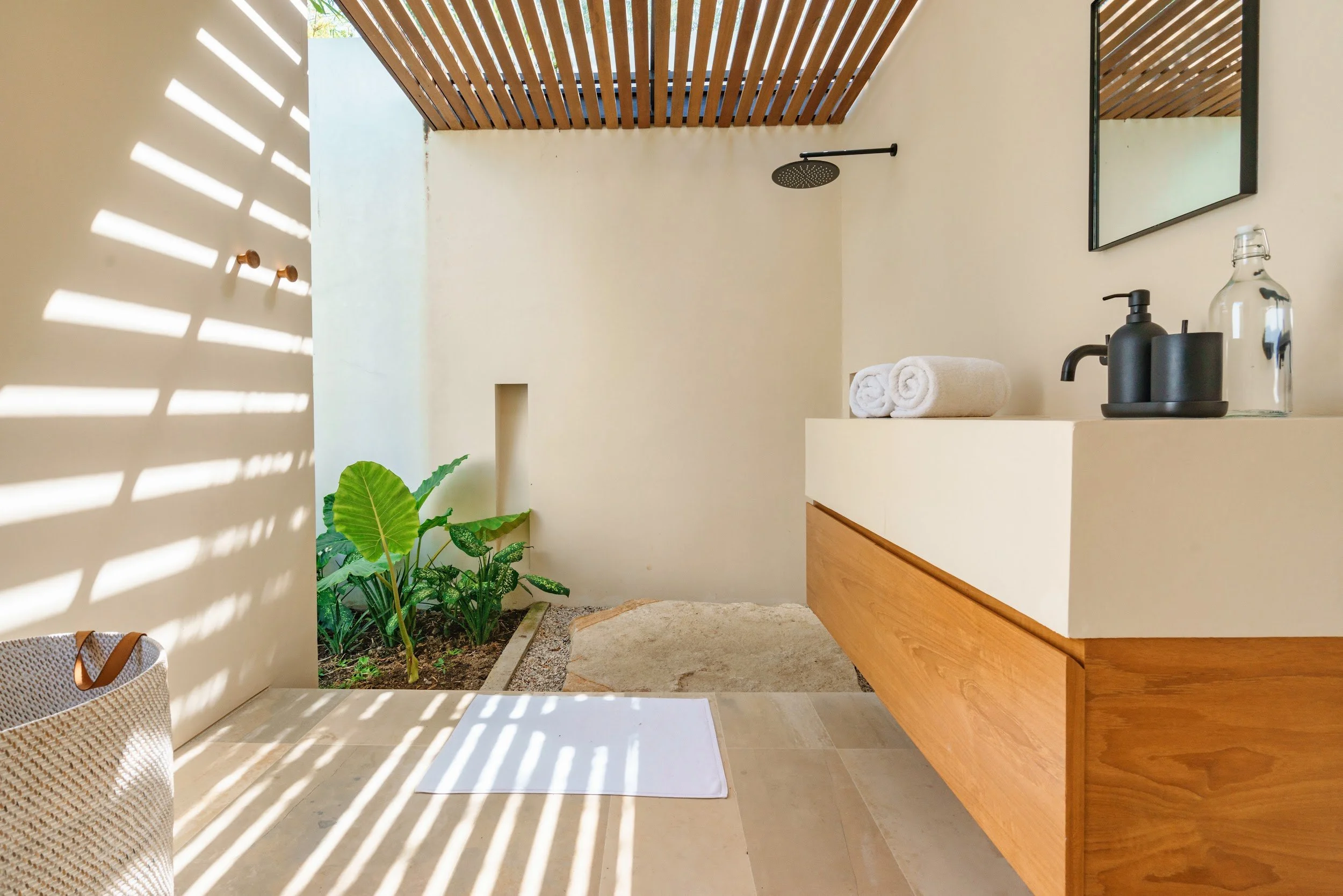 Ensuite bathroom of Bedroom 2 at Villa Kai Lani