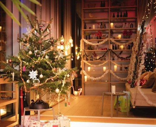 Christmas tree and festive decorations at a team event in Berlin