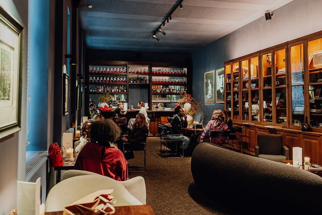 The members’ lounge with bar and bookcases between sessions