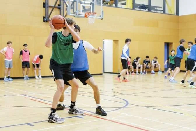 A Cobra protects the ball, turning away from on-ball pressure
