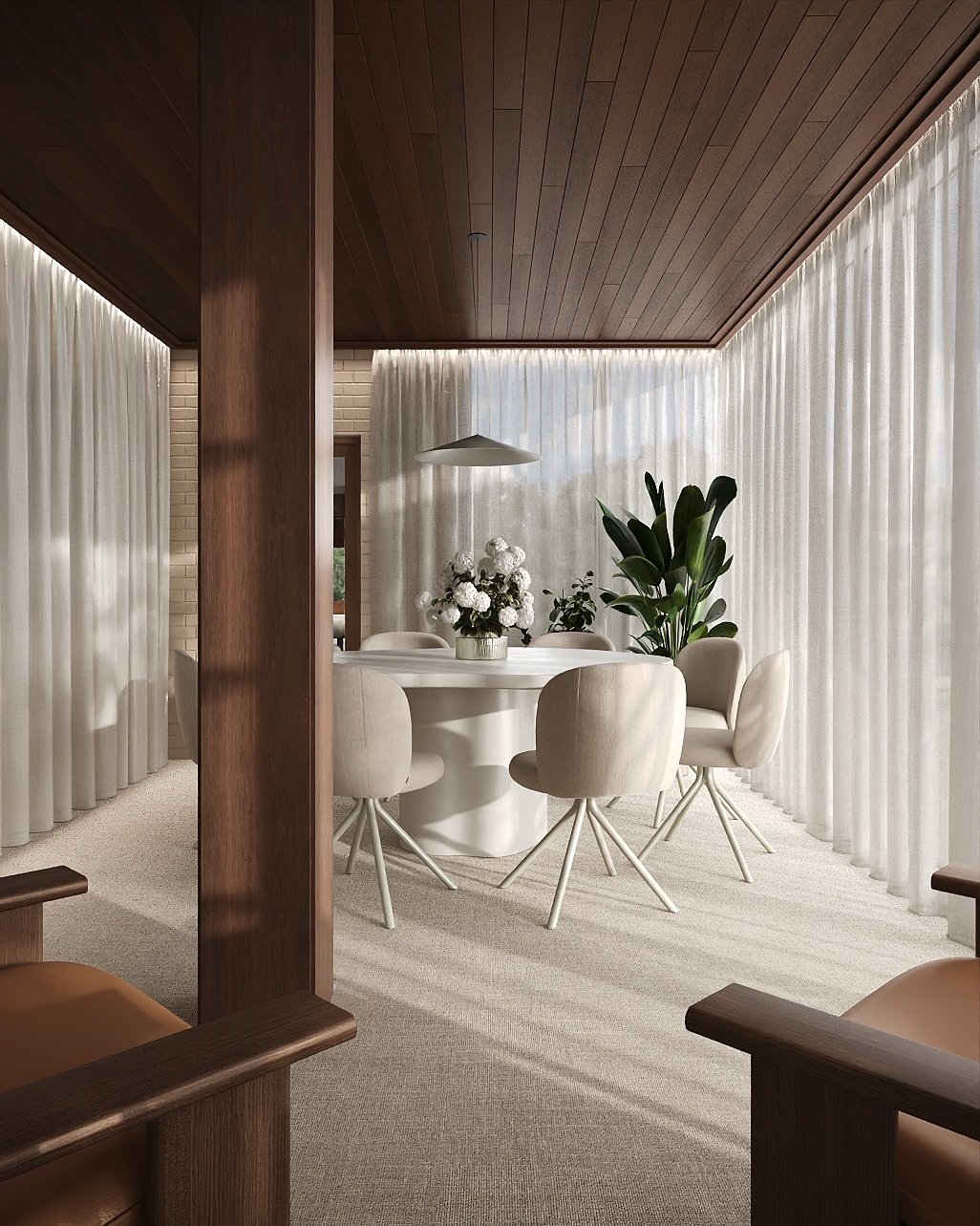 Visualización 3D de Madrid Office: zona de reunión con mesa redonda y sillas tapizadas, entre cortinas claras y pilares de madera.