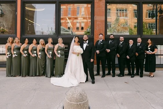Wedding party with white bouquets and boutonnières, an à la carte bouquet order
