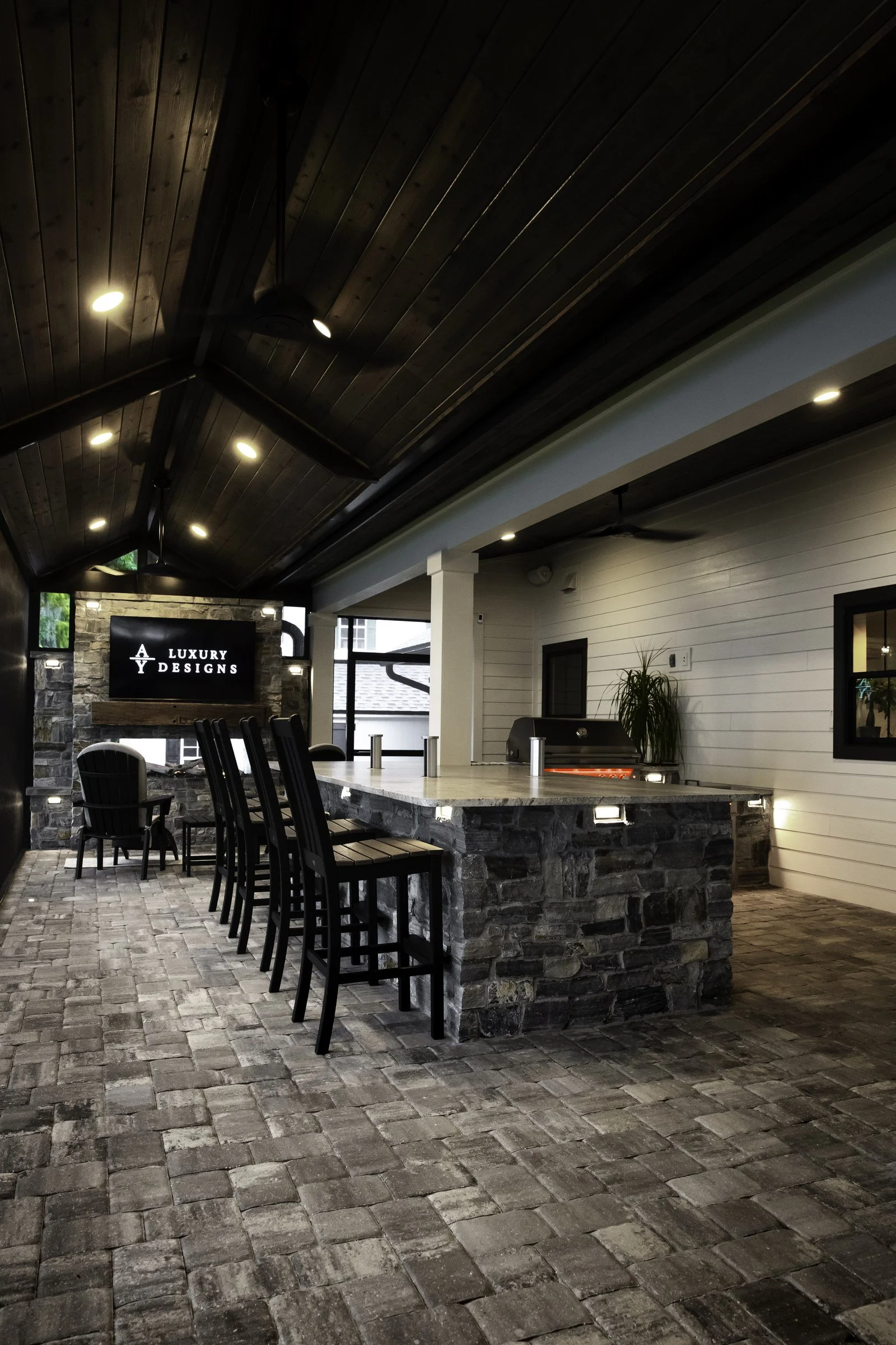Outdoor kitchen and bar inside a screen room in St. Augustine