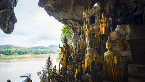 Cuevas de Pak Ou junto al Mekong