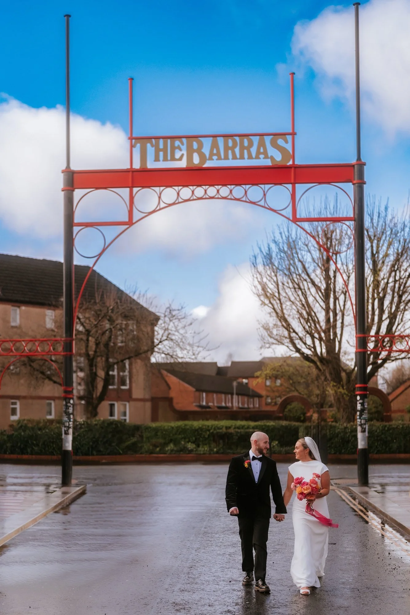 A wide view of Rhona and Ciaran beneath the Barras arch.