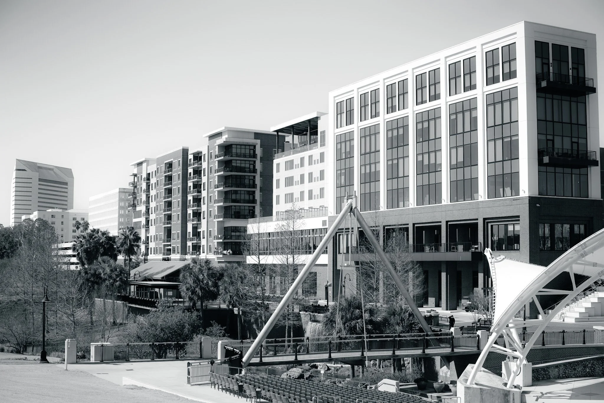 Black-and-white cityscape photographed by TurnHill