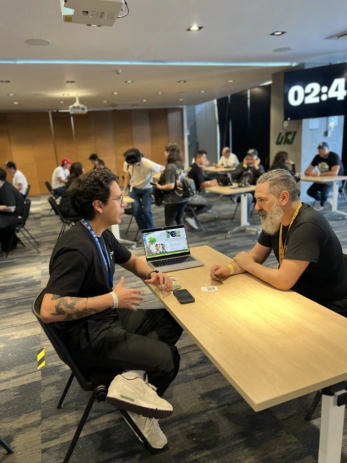 Reunión 1:1 con laptop en GCMX Matchmaking 2025