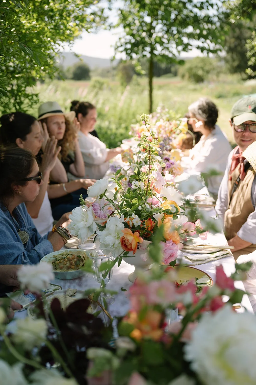 Lunch amidst the flowers at Horta de la Viola